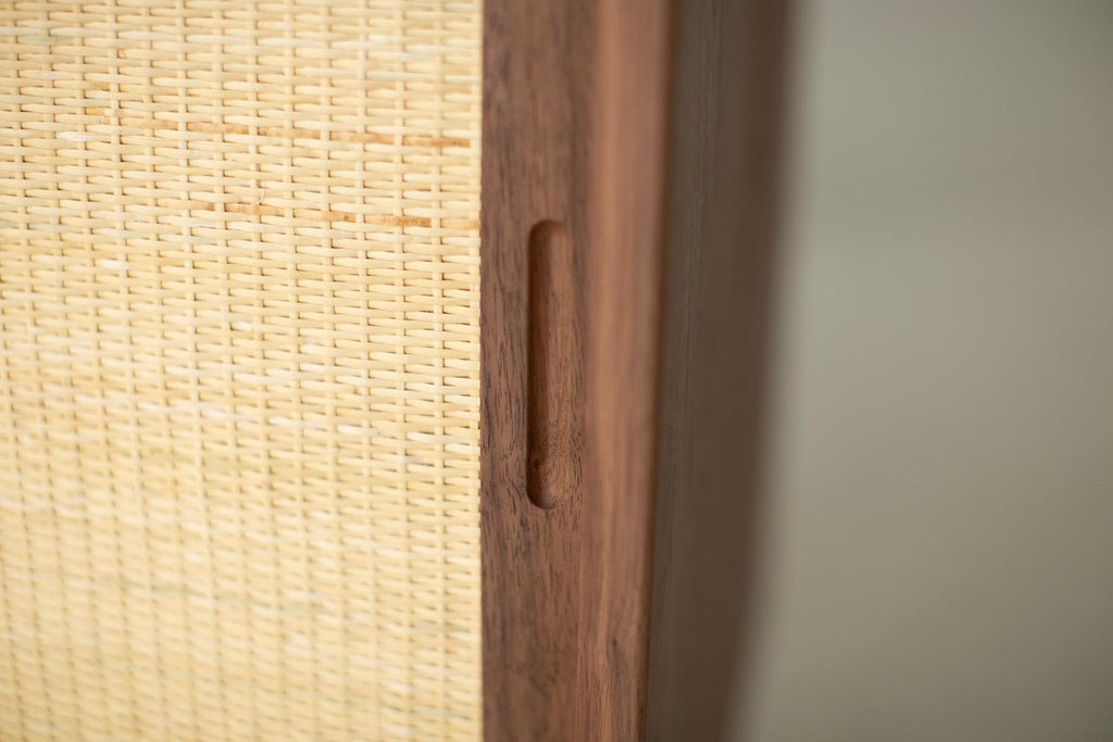 https://a.1stdibscdn.com/craftassociates-credenza-peabody-modern-walnut-credenza-cane-for-sale-picture-4/f_9720/f_302202121701284259768/42110190_modern_walnut_credenza_57904162_master.jpg
