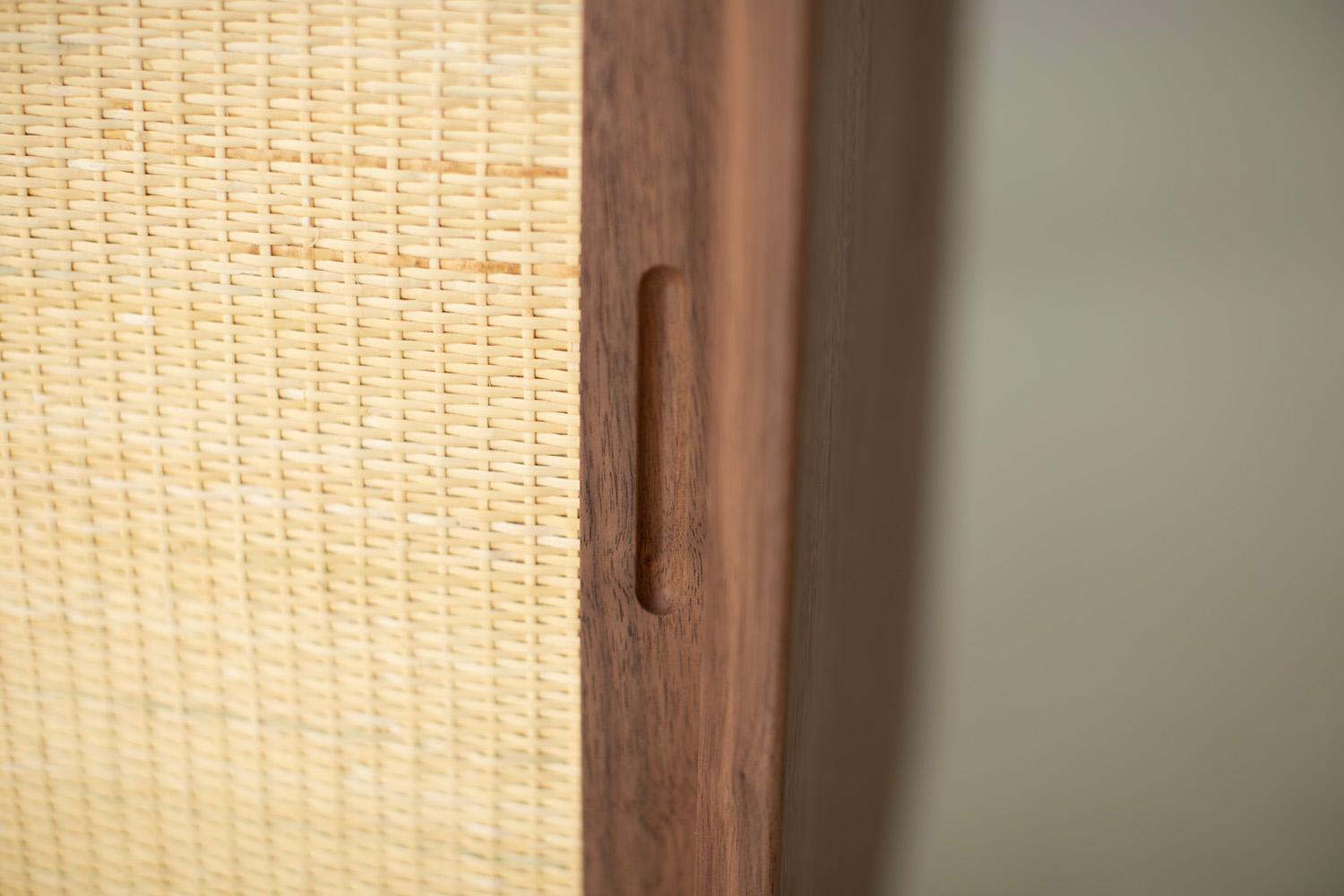 https://a.1stdibscdn.com/craftassociates-credenza-peabody-modern-walnut-credenza-cane-for-sale-picture-4/f_9720/f_302202121701284259768/42110190_modern_walnut_credenza_57904162_master.jpg