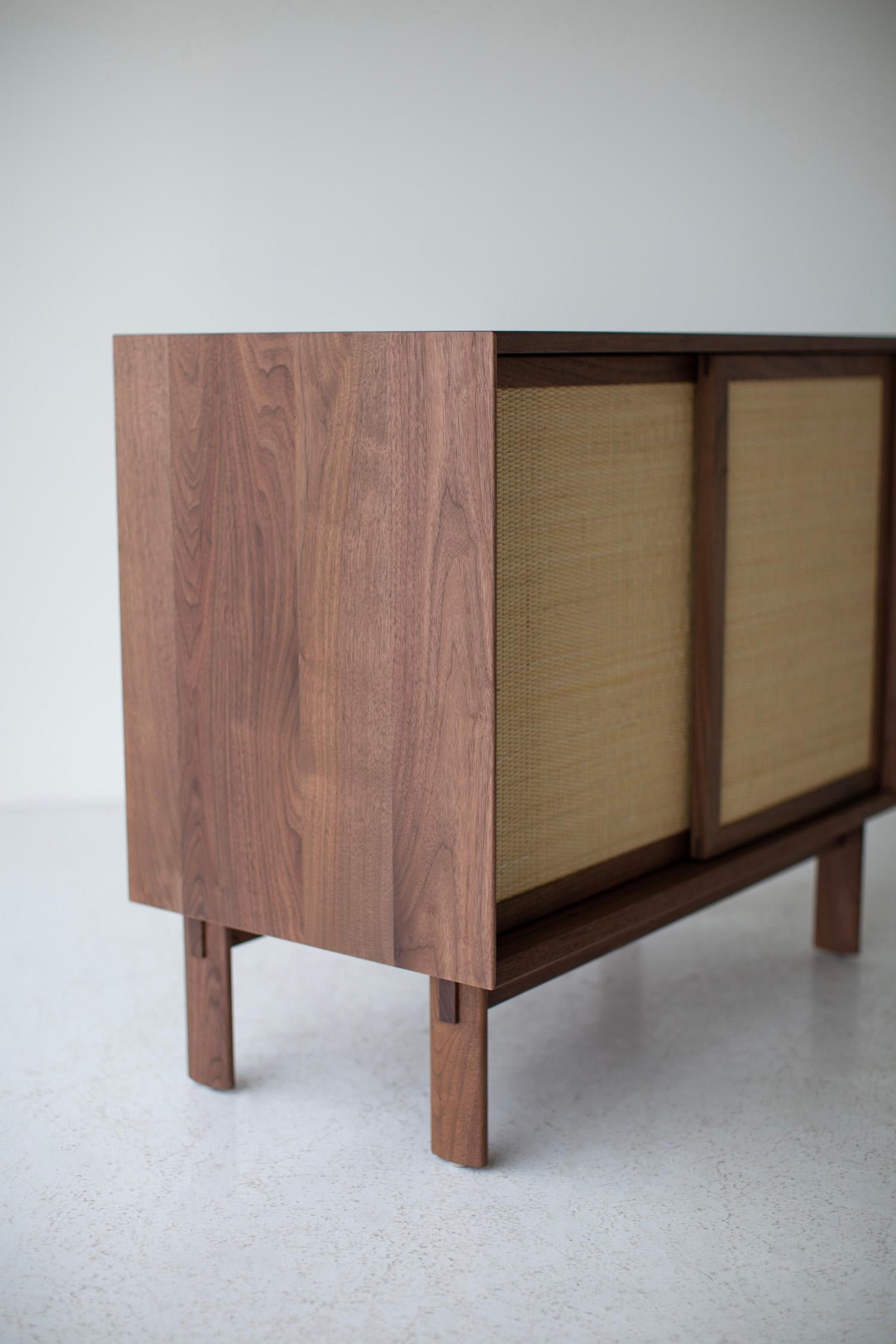 https://a.1stdibscdn.com/craftassociates-credenza-peabody-modern-walnut-credenza-cane-for-sale-picture-5/f_9720/f_302202121701284266816/42110190_modern_walnut_credenza_57904167_master.jpg