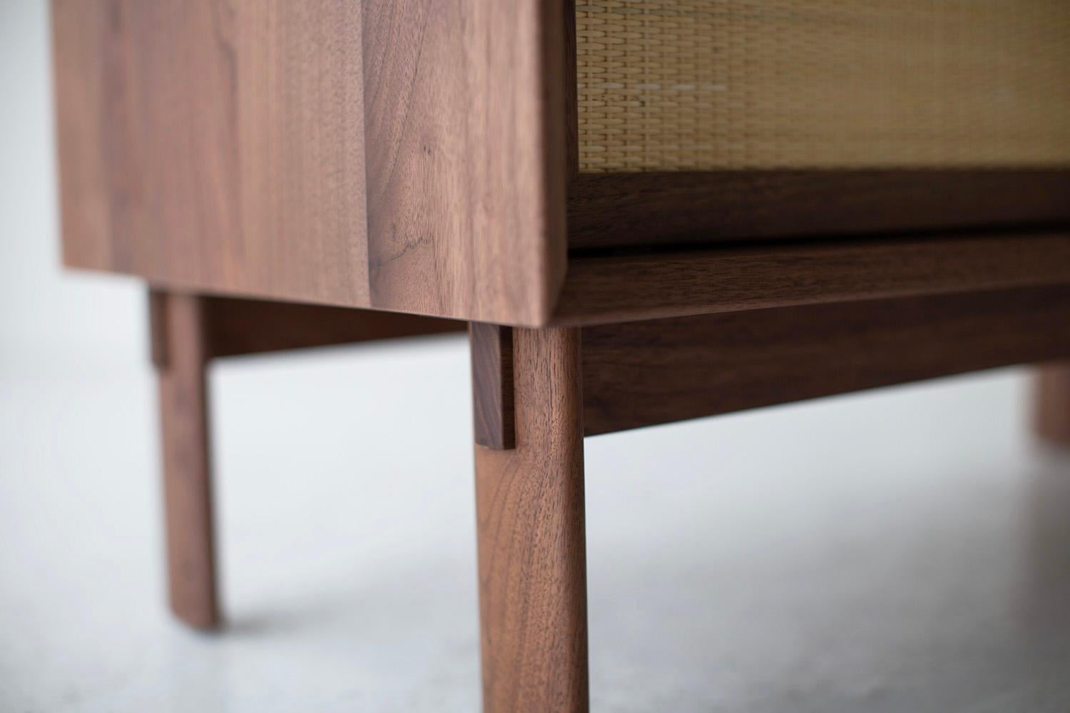 https://a.1stdibscdn.com/craftassociates-credenza-peabody-modern-walnut-credenza-cane-for-sale-picture-6/f_9720/f_302202121701284276981/42110190_modern_walnut_credenza_57904173_master.jpg