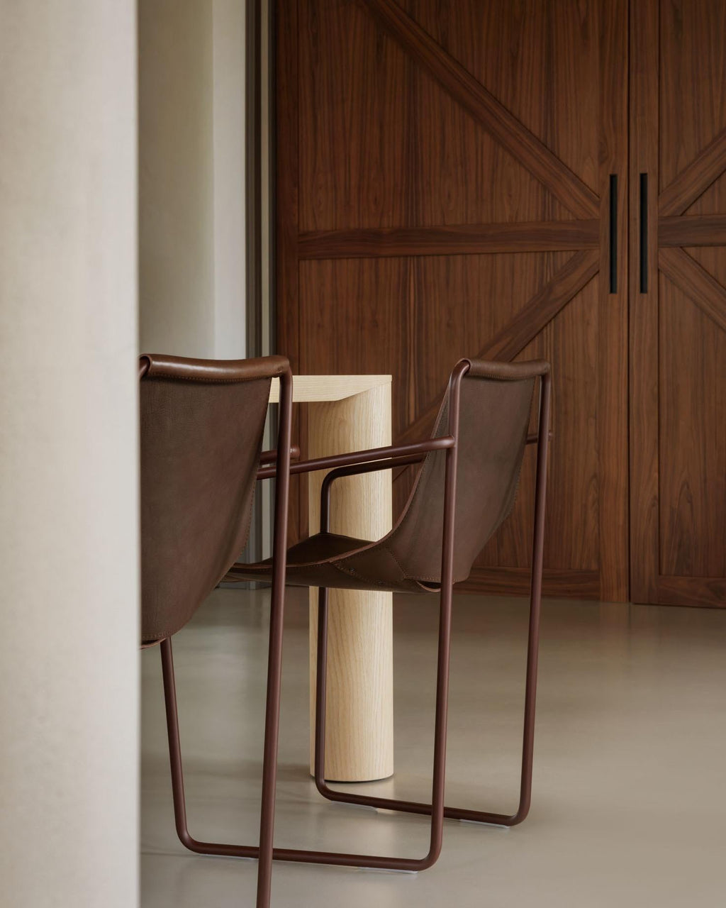 https://a.1stdibscdn.com/in-stock-italian-dining-armchairs-in-leather-set-of-6-for-sale-picture-13/f_27693/f_301301621730158047806/422648091_934200708074399_3180543085089978785_n_master.jpg