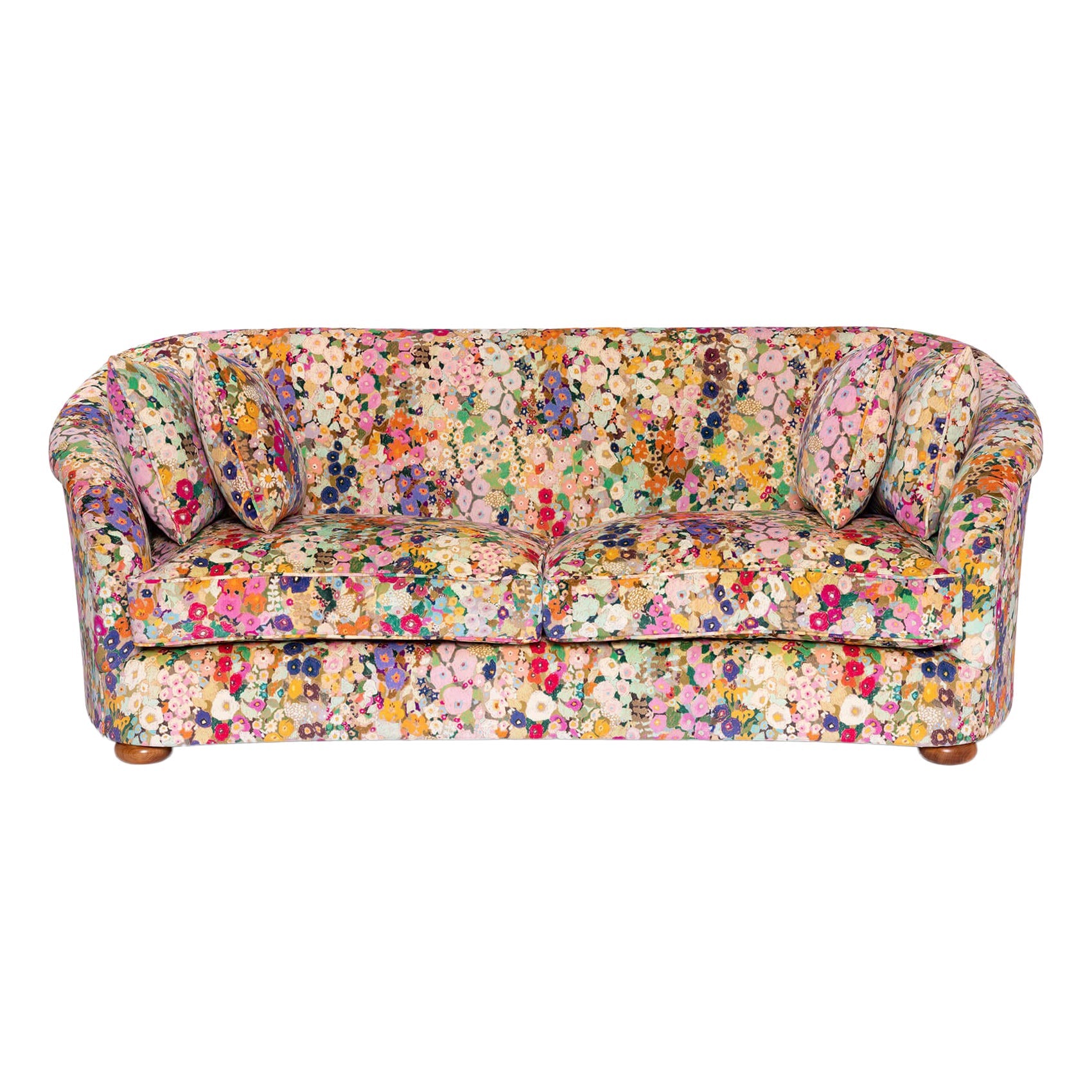 https://a.1stdibscdn.com/hollyhocks-velvet-vesper-3-seater-sofa-spring-for-sale/1121189/f_423080921732346588649/42308092_datamatics.jpg