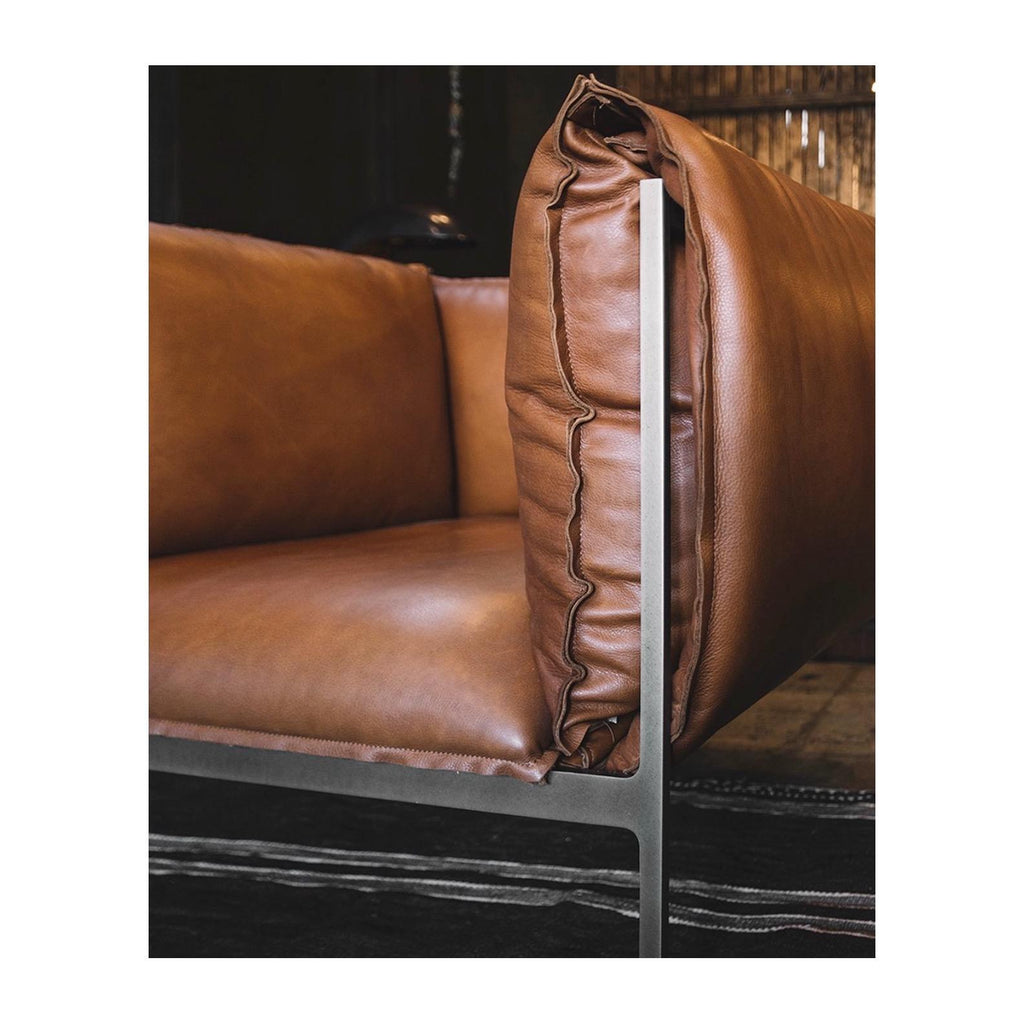 https://a.1stdibscdn.com/armchair-in-cognac-leather-and-burnished-brass-plated-laser-cut-steel-frame-for-sale-picture-2/f_28533/f_465502721757107270867/4344F82B_D1CF_4A0D_92EE_81D9328BE2B5_6F182AB2_9AAB_4664_88E7_19379C71B938_master.JPG