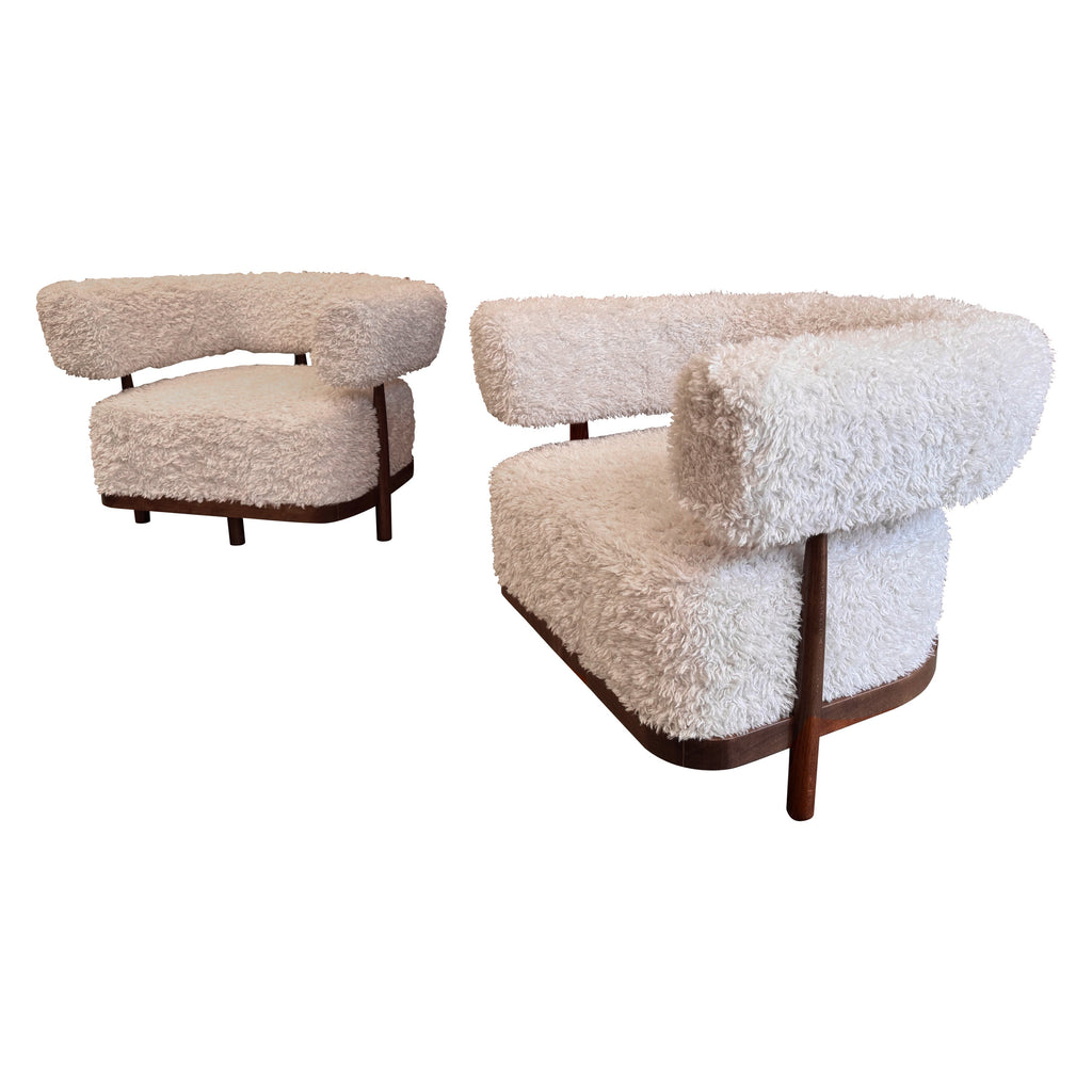 https://a.1stdibscdn.com/a-fabulous-pair-of-italian-curved-walnut-armchairs-in-lambswool-fur-for-sale/1121189/f_437276621740201194487/43727662_datamatics.jpg