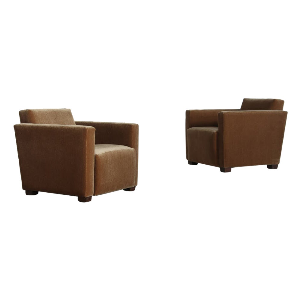https://a.1stdibscdn.com/a-pair-of-angular-armchairs-upholstered-in-pure-mohair-for-sale/1121189/f_437352321740204118860/43735232_datamatics.jpg