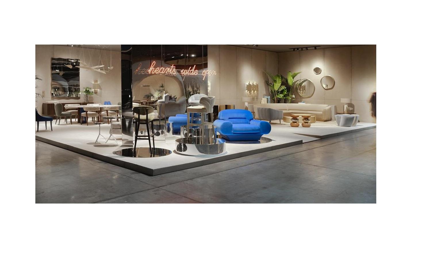 https://a.1stdibscdn.com/monotone-blue-roy-armchair-in-velvet-with-matching-lacquered-base-for-sale-picture-6/f_27693/f_401371021718128827813/437934869_18431410732057409_7603001151652764867_n_master.jpg