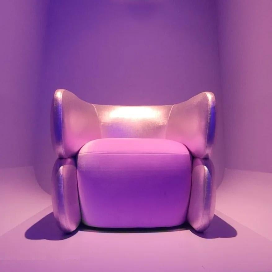 https://a.1stdibscdn.com/fully-upholstered-lounge-chair-with-bold-contours-for-sale-picture-6/f_27693/f_434378521738624584966/438145106_1469659523755034_5864067186100635538_n_master.jpg