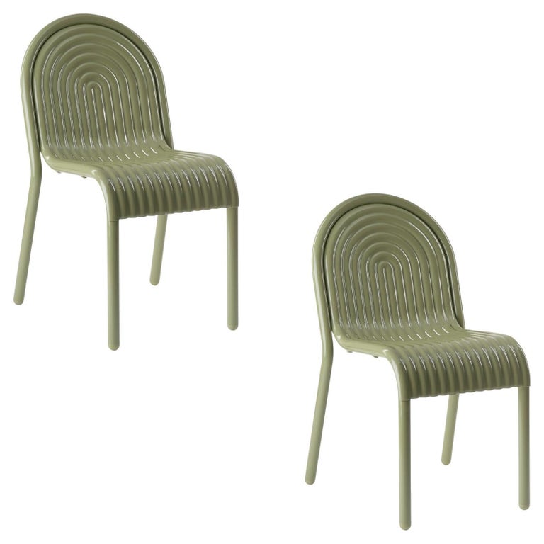 https://a.1stdibscdn.com/pair-of-tom-dixon-groove-aluminum-outdoor-dining-chairs-in-moss-green-for-sale/1121189/f_438537321740818607079/43853732_datamatics.jpg?width=768