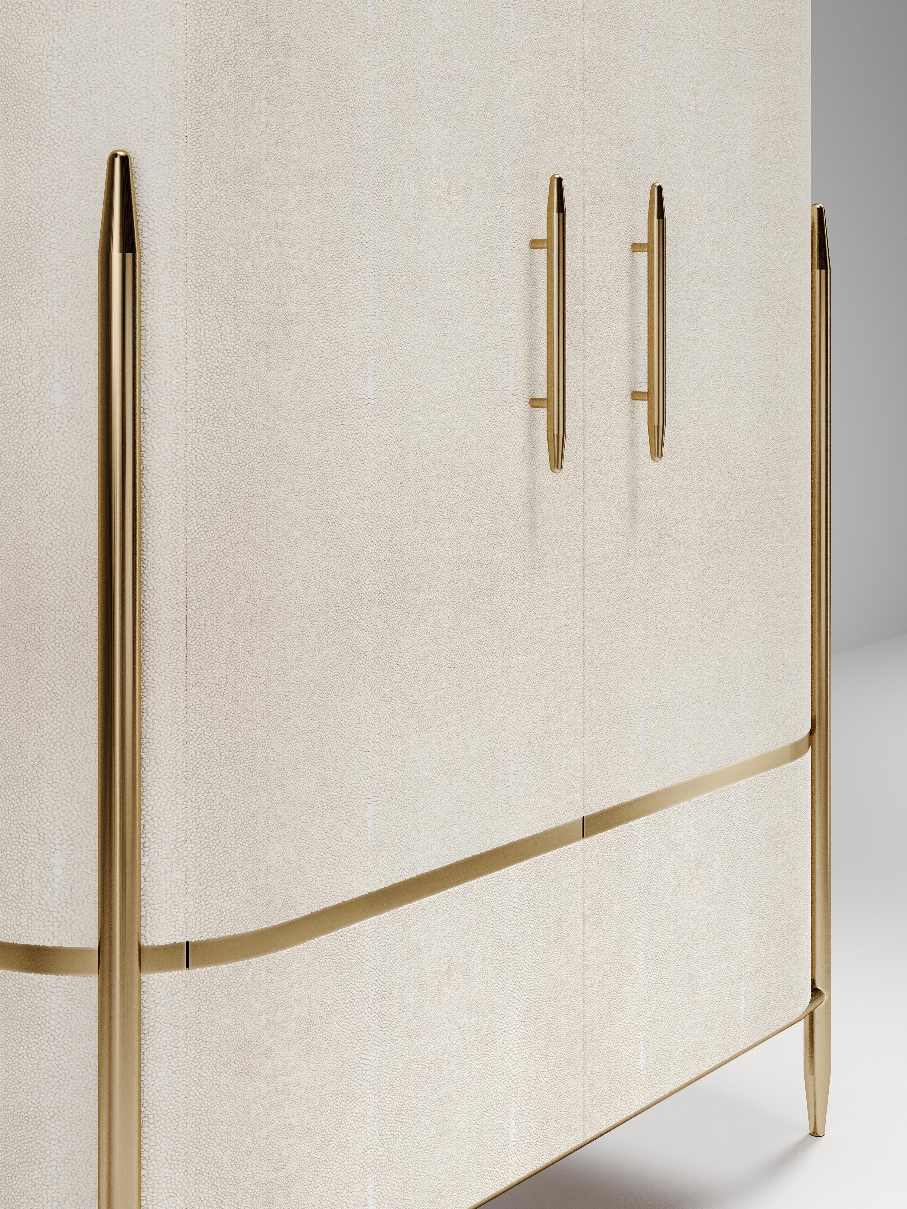 https://a.1stdibscdn.com/shagreen-cabinet-with-brass-accents-by-kifu-paris-for-sale-picture-5/f_45491/f_284266021651116135266/440000_master.jpg