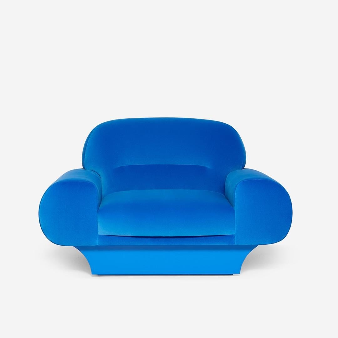 https://a.1stdibscdn.com/monotone-blue-roy-armchair-in-velvet-with-matching-lacquered-base-for-sale-picture-2/f_27693/f_401371021718128525502/447962369_18440328082057409_8641544438627264681_n_master.jpg