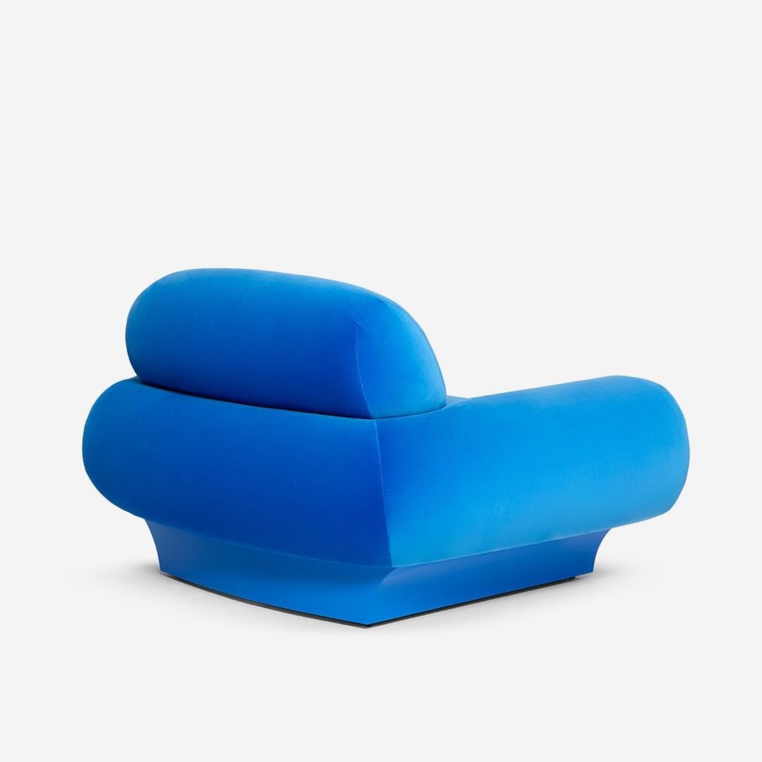 https://a.1stdibscdn.com/monotone-blue-roy-armchair-in-velvet-with-matching-lacquered-base-for-sale-picture-4/f_27693/f_401371021718128525527/448091055_18440328109057409_8710218969324052197_n_master.jpg