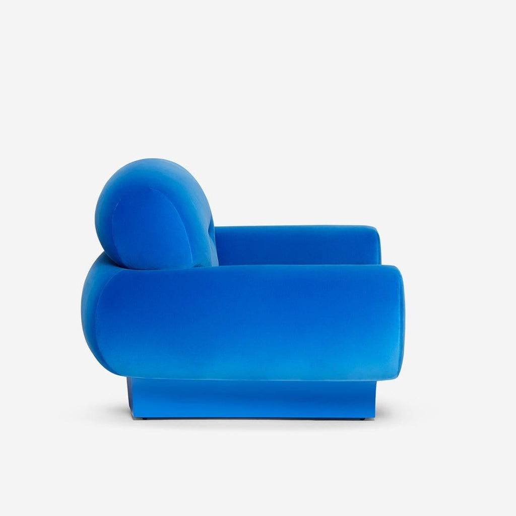 https://a.1stdibscdn.com/monotone-blue-roy-armchair-in-velvet-with-matching-lacquered-base-for-sale-picture-5/f_27693/f_401371021718128525693/448093626_18440328100057409_7892893598485296100_n_master.jpg