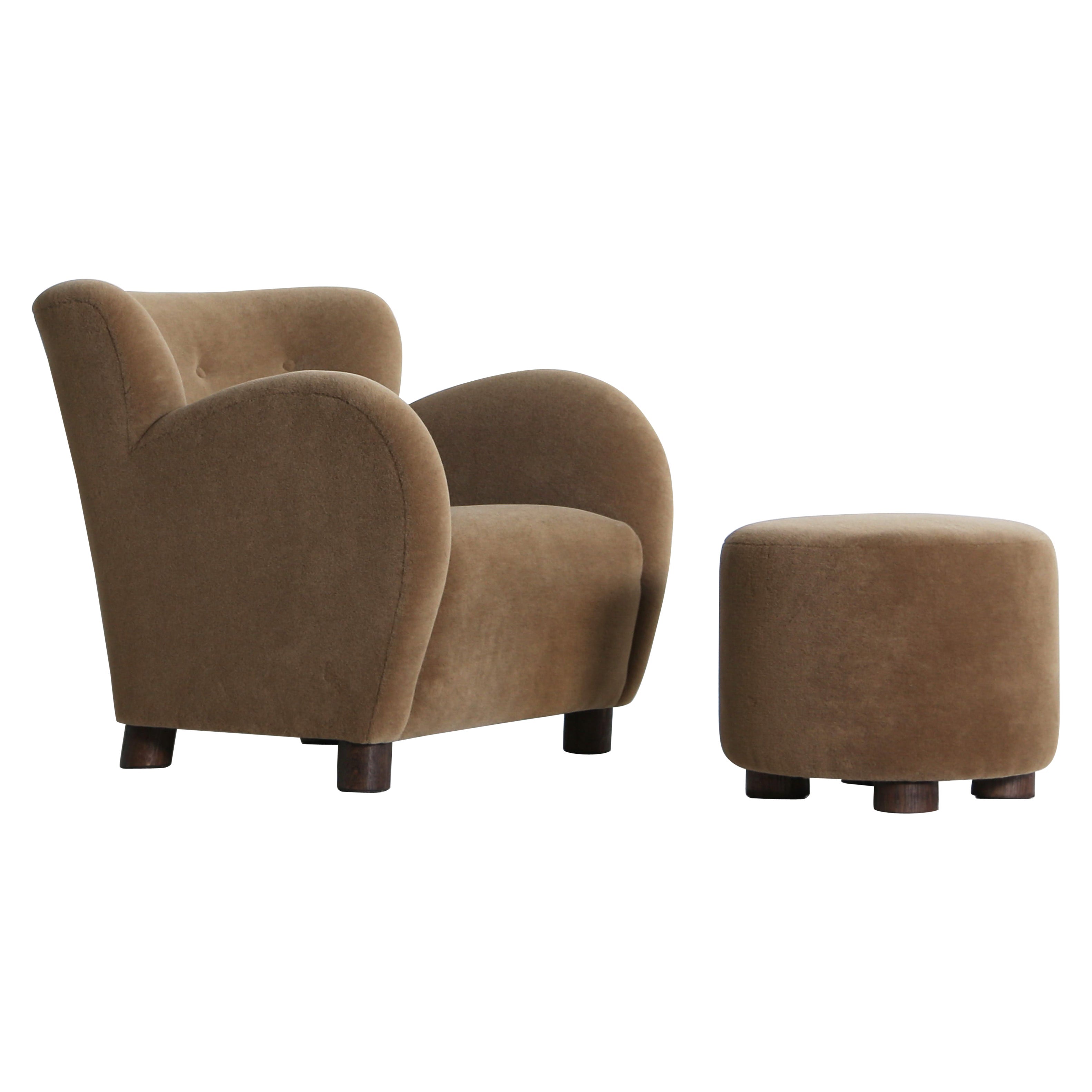 https://a.1stdibscdn.com/lounge-chair-and-ottoman-upholstered-in-pure-alpaca-for-sale/1121189/f_448138421746026389456/44813842_datamatics.jpeg