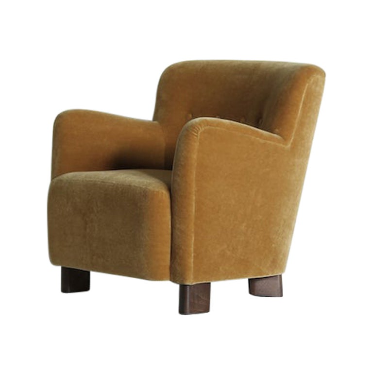 https://a.1stdibscdn.com/elegant-lounge-chair-upholstered-in-yellow-gold-pure-mohair-for-sale/1121189/f_450349121747399830418/45034912_datamatics.jpeg