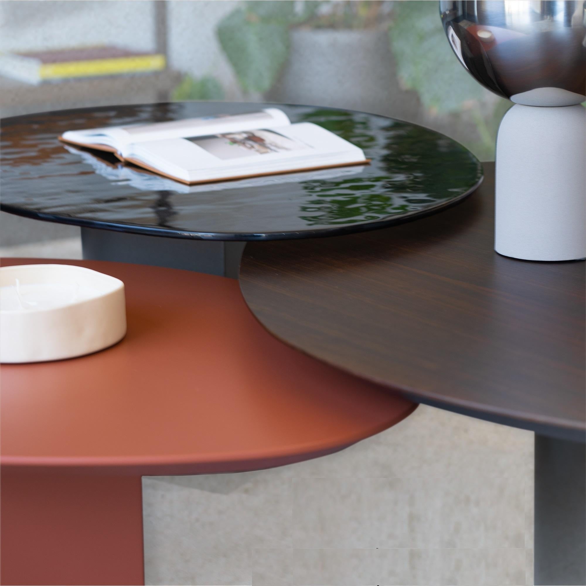 https://a.1stdibscdn.com/fusion-glass-nested-coffee-tables-with-bronze-base-for-sale-picture-10/f_27693/f_489158421771625408614/453229837_879123960918289_4187584575370169111_n_master.jpg