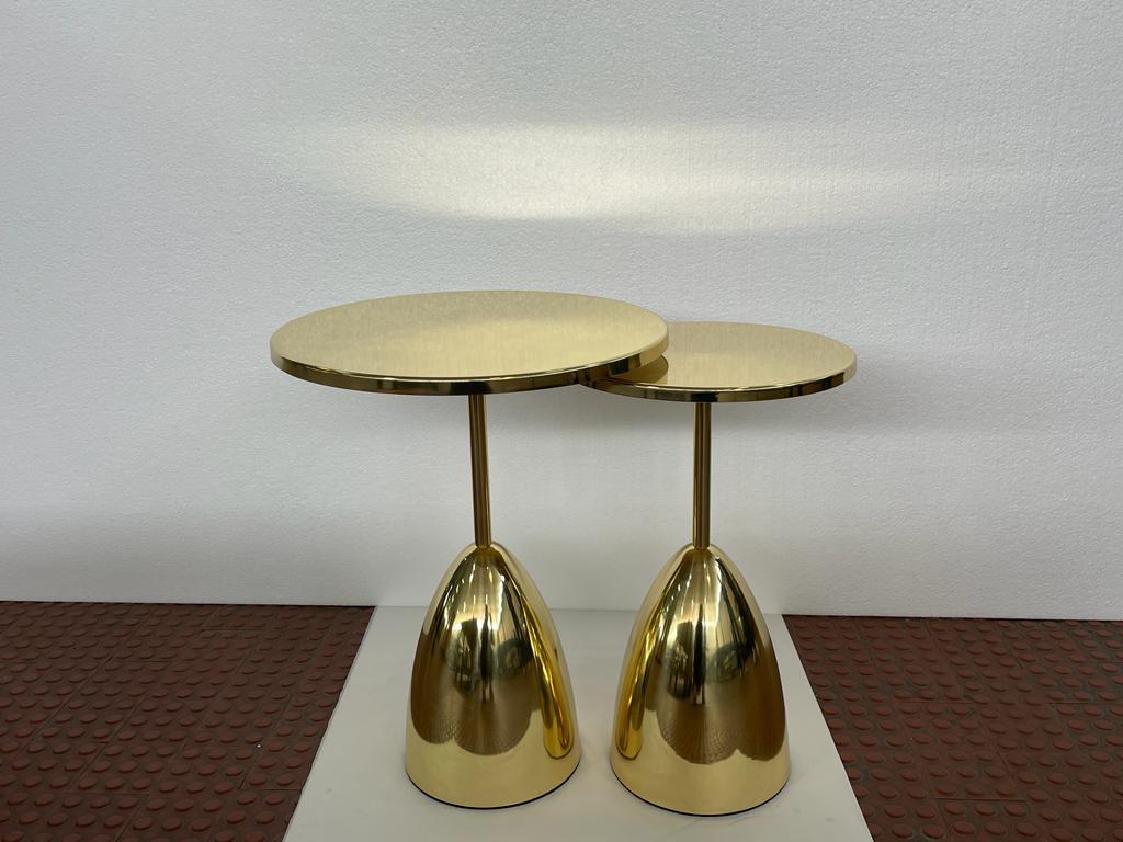 https://a.1stdibscdn.com/pair-of-contemporary-handcrafted-brass-side-tables-flow-collection-for-sale-picture-4/f_26823/f_95039111679674423552/454d374a_c1b6_4121_9daa_128f5bedb5ea_master.jpg