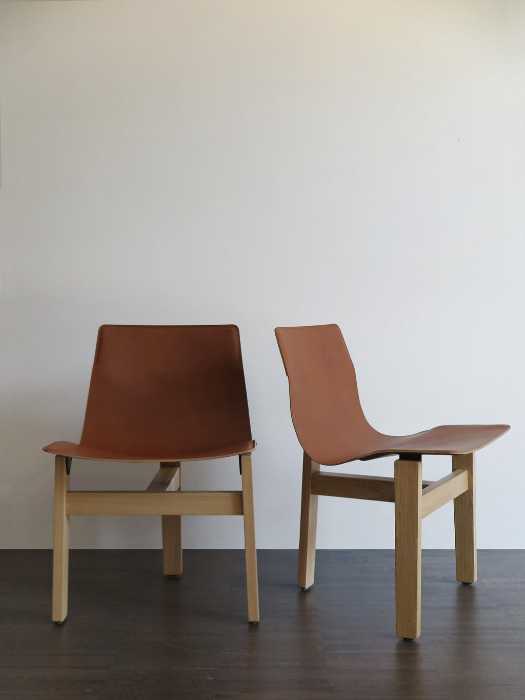 https://a.1stdibscdn.com/angelo-mangiarotti-italian-leather-and-wood-dining-chairs-for-agapecasa-for-sale-picture-2/f_33883/f_286152021652275374975/4622_Angelo_Mangiarotti_sedie_T3_a_master.JPG