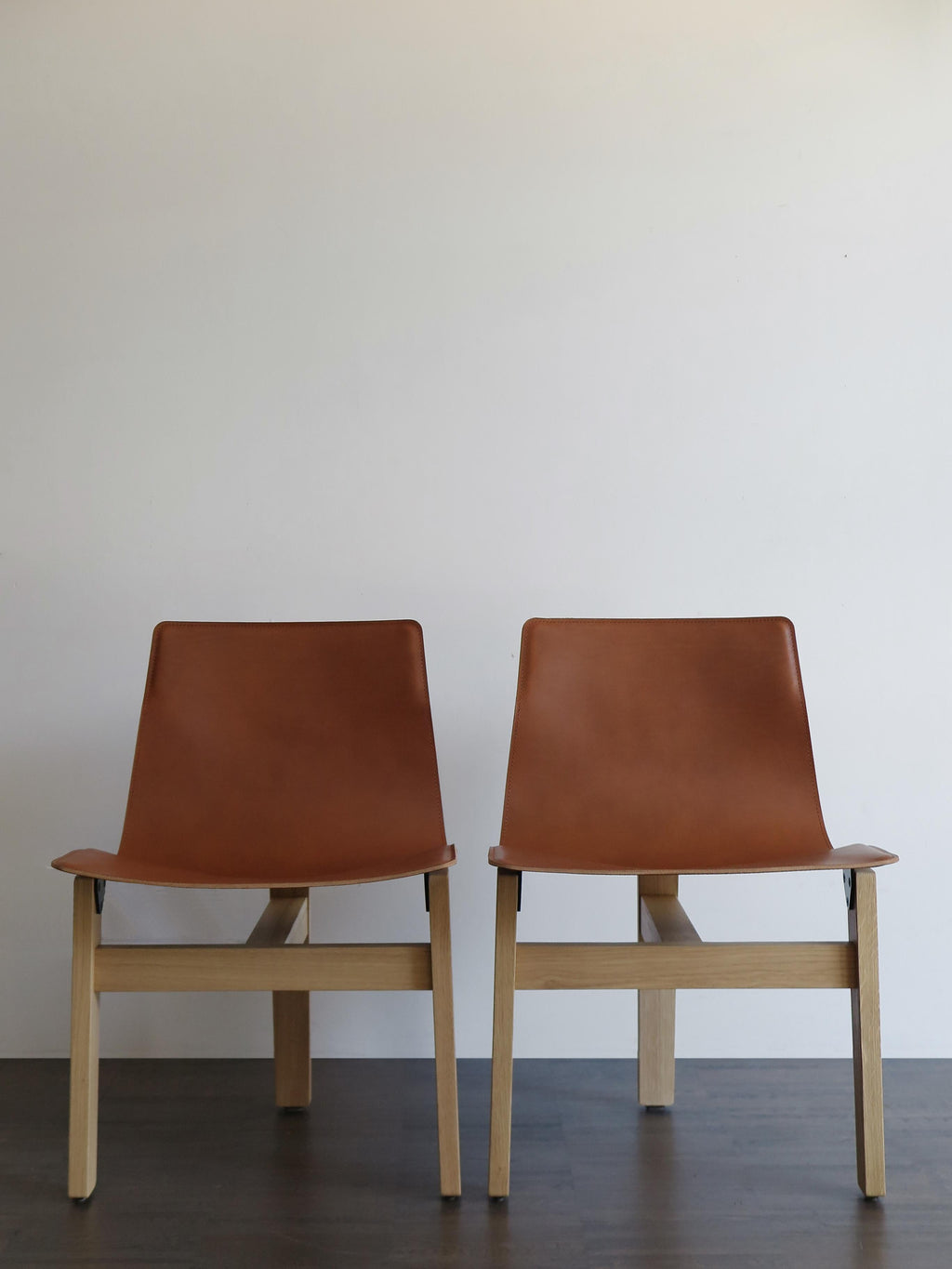 https://a.1stdibscdn.com/angelo-mangiarotti-italian-leather-and-wood-dining-chairs-for-agapecasa-for-sale-picture-3/f_33883/f_286152021652275375390/4622_Angelo_Mangiarotti_sedie_T3_b_master.JPG