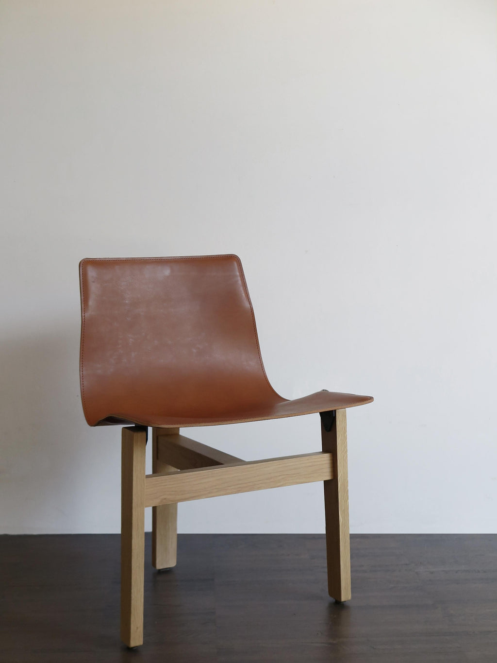 https://a.1stdibscdn.com/angelo-mangiarotti-italian-leather-and-wood-dining-chairs-for-agapecasa-for-sale-picture-4/f_33883/f_286152021652275375505/4622_Angelo_Mangiarotti_sedie_T3_c_master.JPG