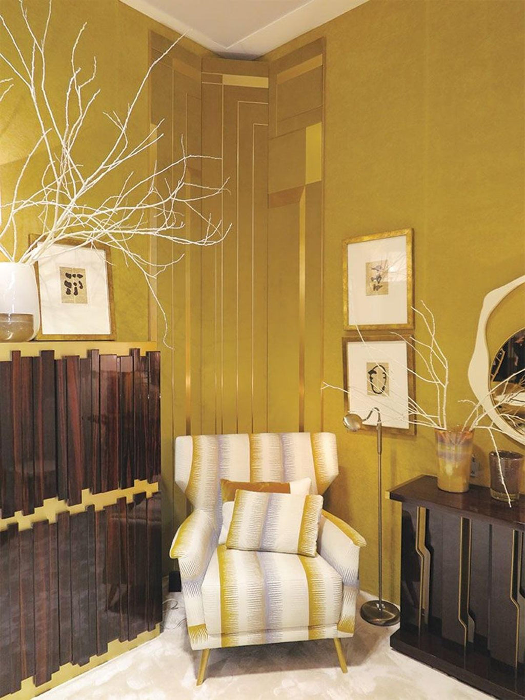 https://a.1stdibscdn.com/collectible-design-bar-cabinet-high-gloss-natural-ebony-wood-with-brass-frame-for-sale-picture-4/f_27693/f_463596121756164247625/465406e2a75d2dbadefdcc9d880c11c6_master.jpg