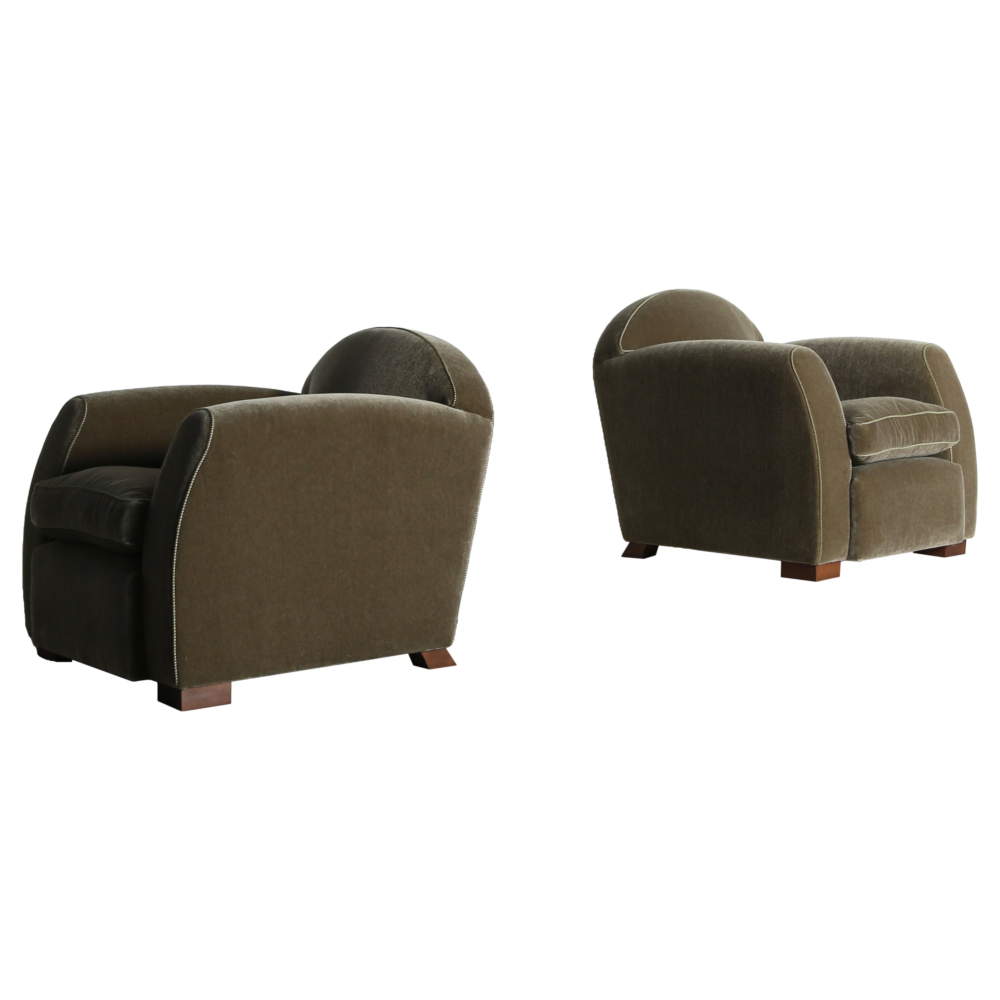 https://a.1stdibscdn.com/pair-of-curved-arm-club-chairs-upholstered-in-pure-mohair-for-sale/1121189/f_467572821758640529440/46757282_datamatics.jpeg