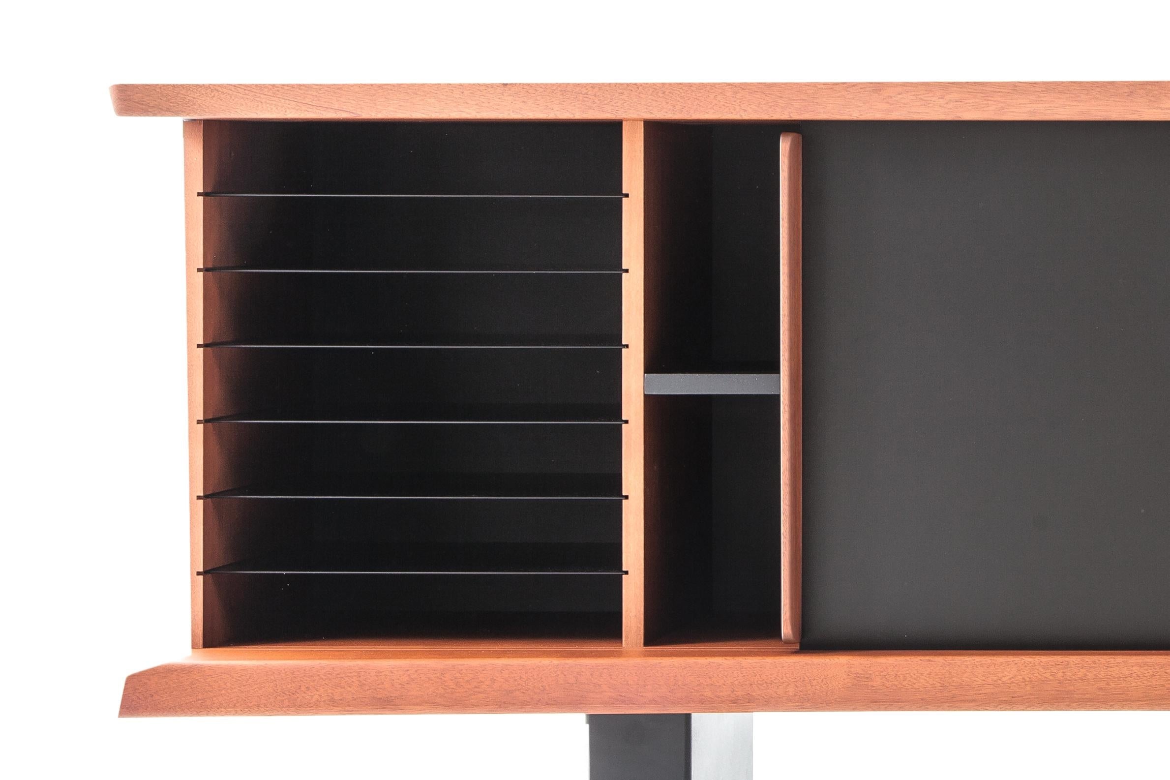https://a.1stdibscdn.com/charlotte-perriand-513-riflesso-storage-unit-by-cassina-for-sale-picture-3/f_14272/f_308798721665995069907/4679_513_RIFLESSODETALLE1_master.jpg