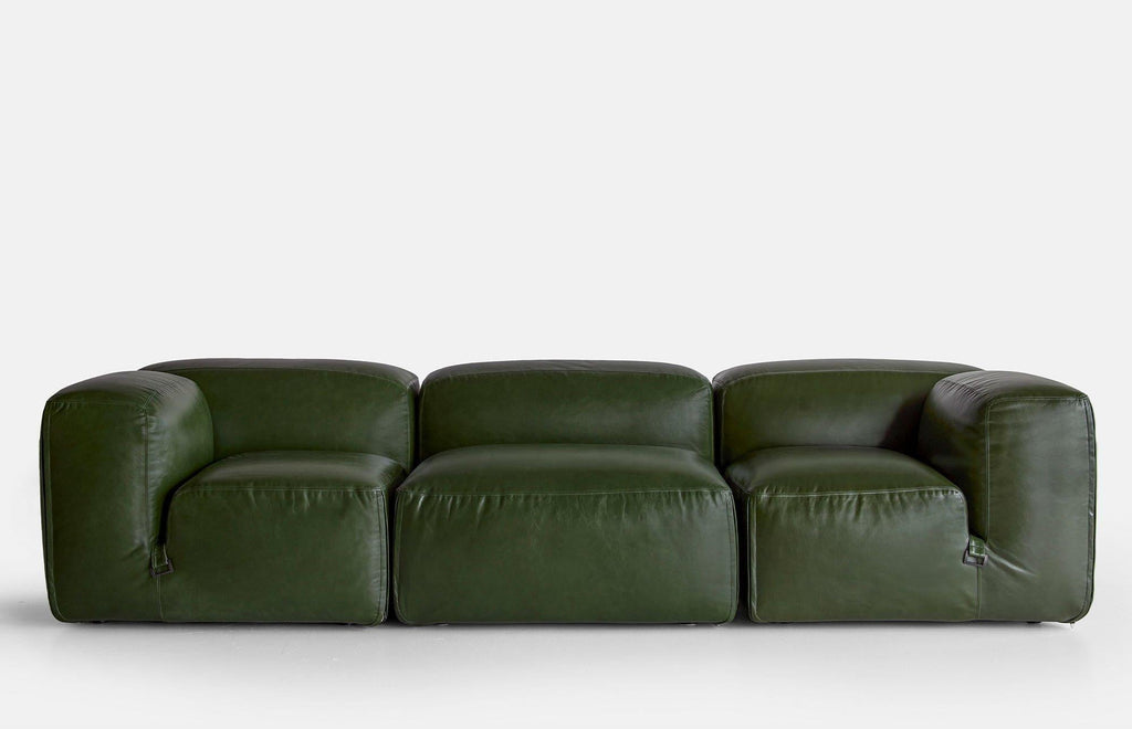 https://a.1stdibscdn.com/le-mura-sofa-in-leather-by-mario-bellini-for-tacchini-w-288-cm-1133-in-for-sale-picture-2/f_105752/f_474529221762718957721/46869_2b4940af6c_tacchini_le_mura_modular_sofa_3_units_zareen_03_zoom_master.jpg