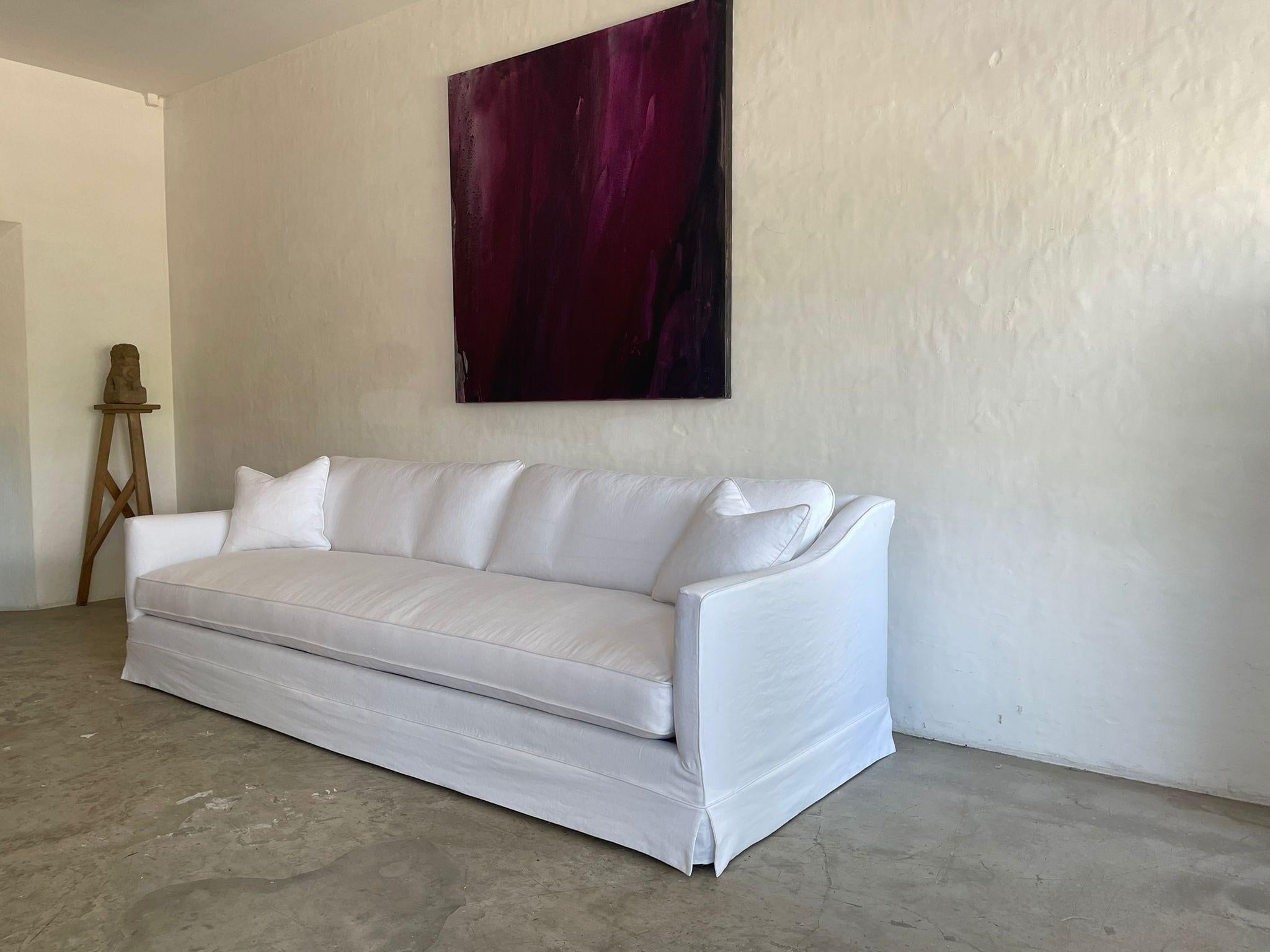 https://a.1stdibscdn.com/the-montauk-bespoke-handmade-belgian-linen-sofa-for-sale-picture-3/f_25473/f_293305621656418517819/47631176_5738_4bbb_9e12_b8a334a46dd4_master.JPG
