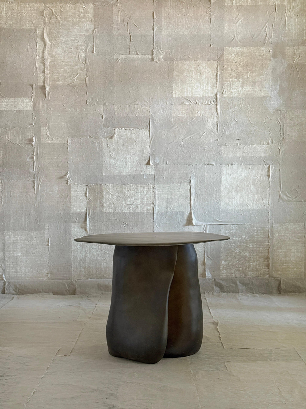 https://a.1stdibscdn.com/moss-brown-formless-fiberglass-round-table-by-kar-for-sale-picture-7/f_12192/f_476237721763592759252/47B5D9D0_A00C_4BB1_8CB9_C96DDEA99F4E_3_master.jpg