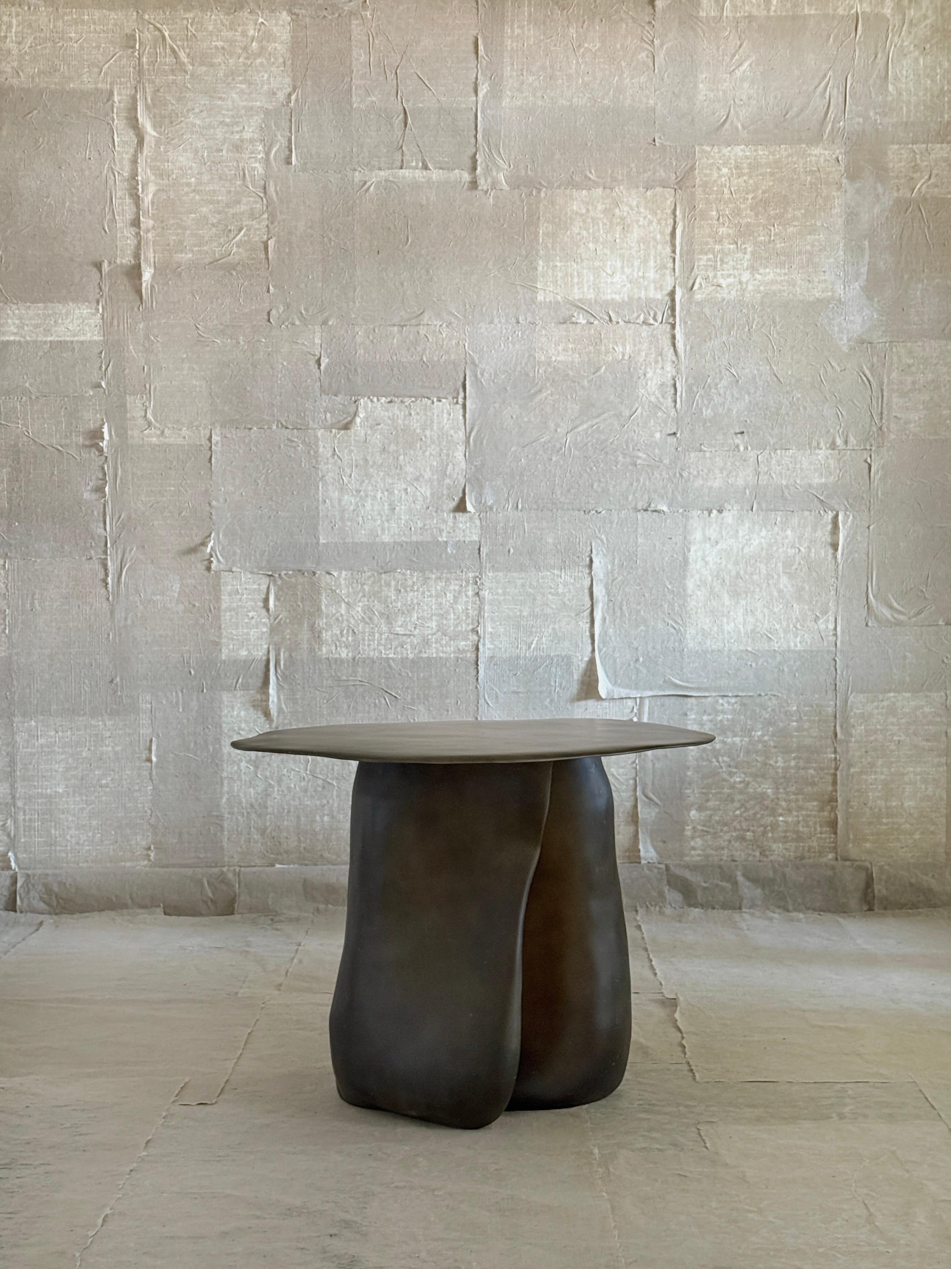 https://a.1stdibscdn.com/moss-brown-formless-fiberglass-round-table-by-kar-for-sale-picture-7/f_12192/f_476237721763592759252/47B5D9D0_A00C_4BB1_8CB9_C96DDEA99F4E_3_master.jpg