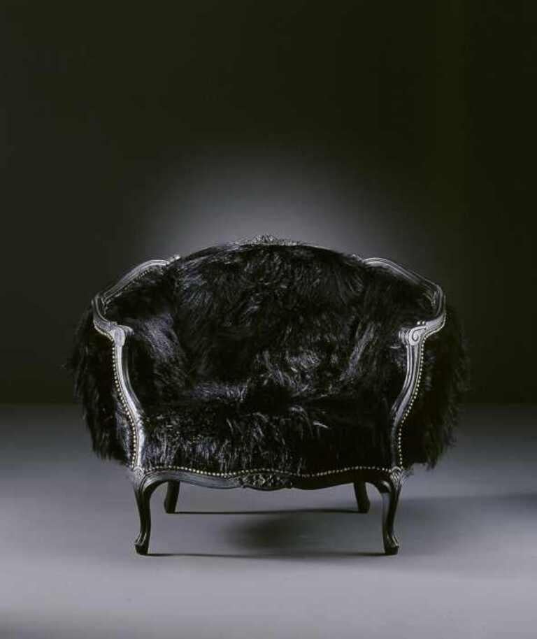 https://a.1stdibscdn.com/queen-kong-lounge-armchair-with-black-eco-fur-covering-for-sale-picture-2/f_46131/f_242731721624450508927/4800_Queen_Kong_master.jpg