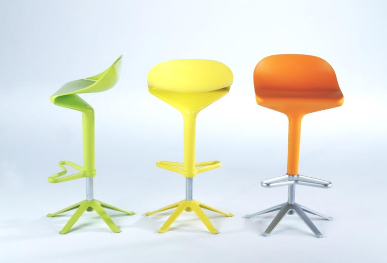 https://a.1stdibscdn.com/kartell-spoon-adjustable-stool-in-white-by-antonio-citterio-toan-nguyen-for-sale-picture-9/f_45362/f_242638621624380207255/4828_26_master.jpg?width=768