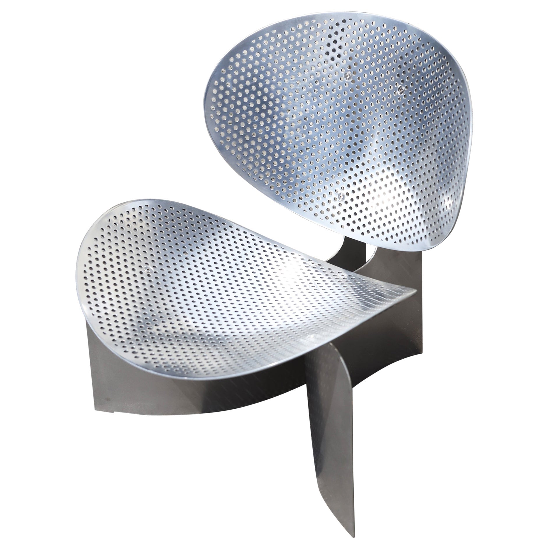 https://a.1stdibscdn.com/r400-perforated-chair-in-silver-polished-aluminum-by-arno-hoogland-for-sale/1121189/f_489596221772106634733/48959622_datamatics.jpg