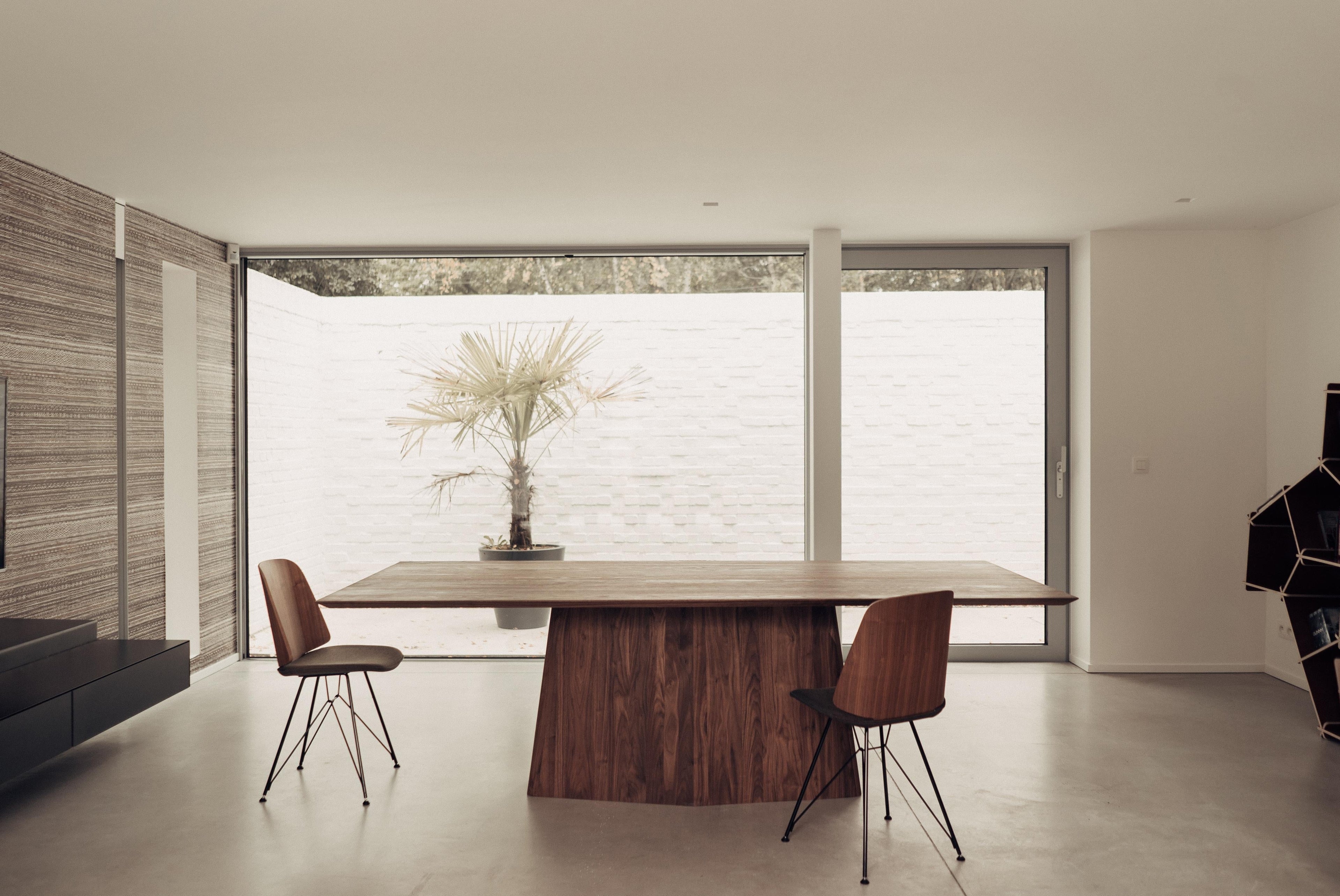 https://a.1stdibscdn.com/kluskens-adam-dining-table-for-sale-picture-2/f_60392/f_267514621641198996690/4E761744_B39B_417F_94C2_38C6740C6508_master.jpeg