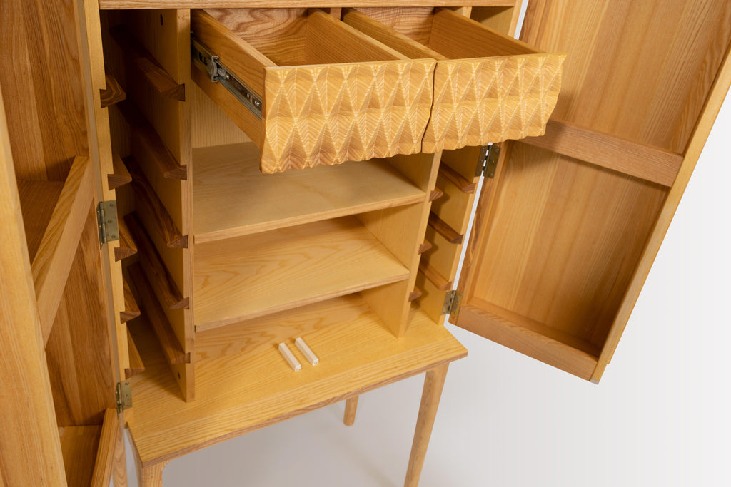 https://a.1stdibscdn.com/natural-solid-wood-bar-cabinet-for-sale-picture-5/f_82682/f_330531421677689370638/4U2A0910_master.jpg