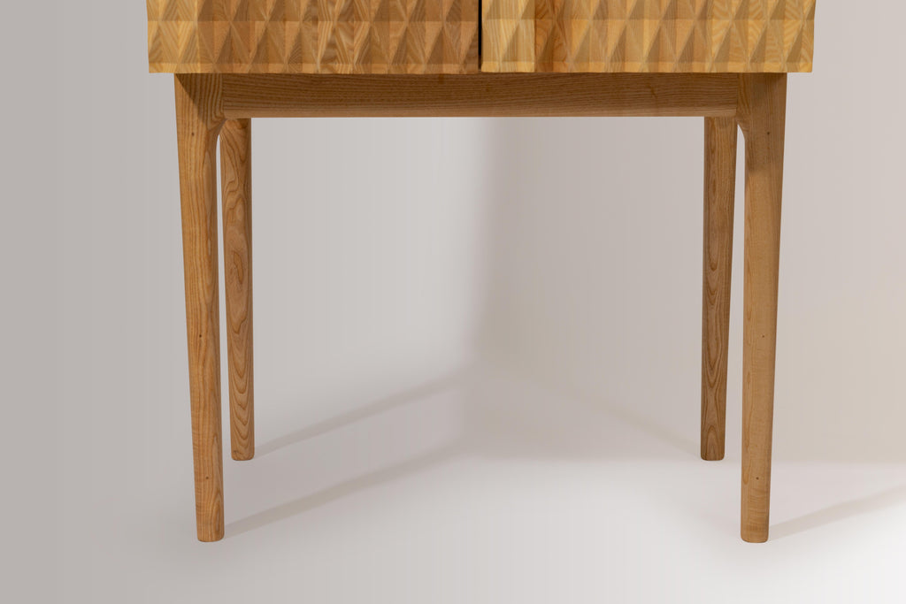 https://a.1stdibscdn.com/natural-solid-wood-bar-cabinet-for-sale-picture-8/f_82682/f_330531421677689382127/4U2A0931_master.jpg