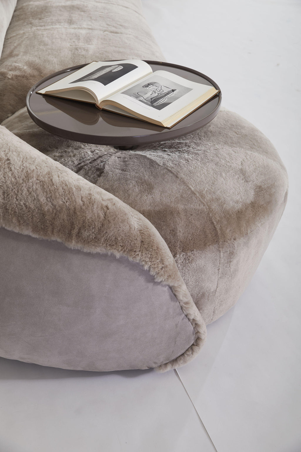 https://a.1stdibscdn.com/georgis-mirgorodsky-libertine-contemporary-sofa-united-states-2022-for-sale-picture-6/f_7813/f_341661121683406242345/4_Libertine_Sofa_master.jpg