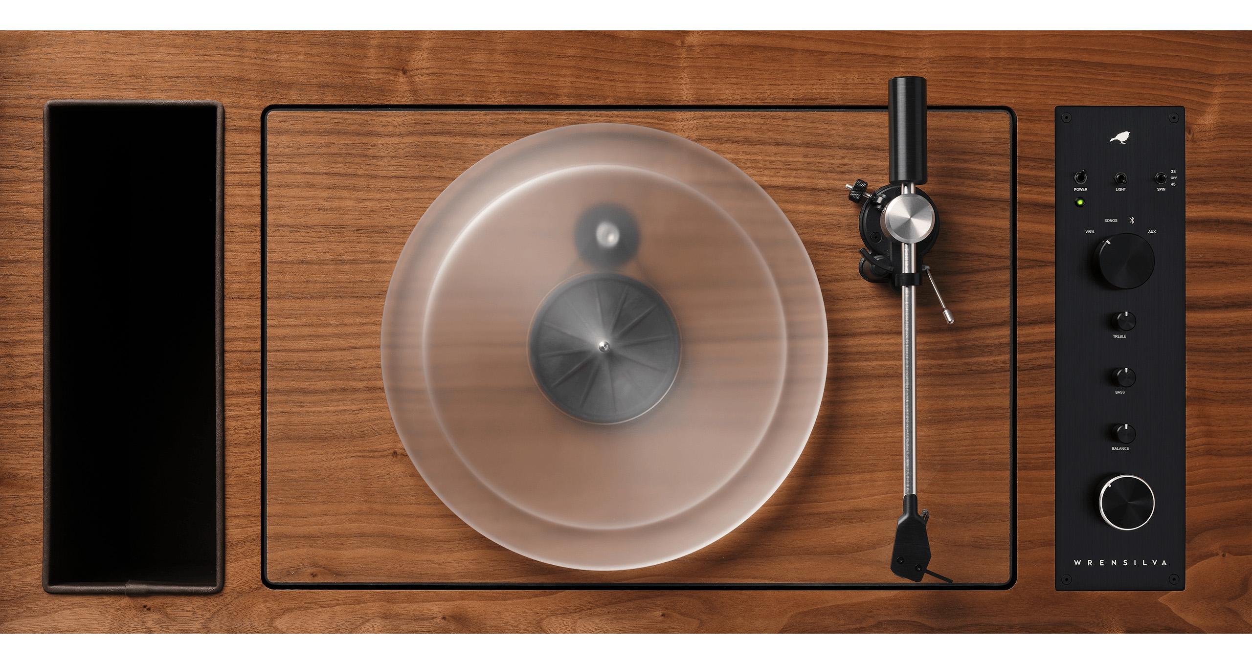 https://a.1stdibscdn.com/wrensilva-m1-record-player-console-in-natural-walnut-brass-for-sale-picture-6/f_105212/f_459646921777656566093/4_M1_walnut_top_WEB_1_copy_master.jpg
