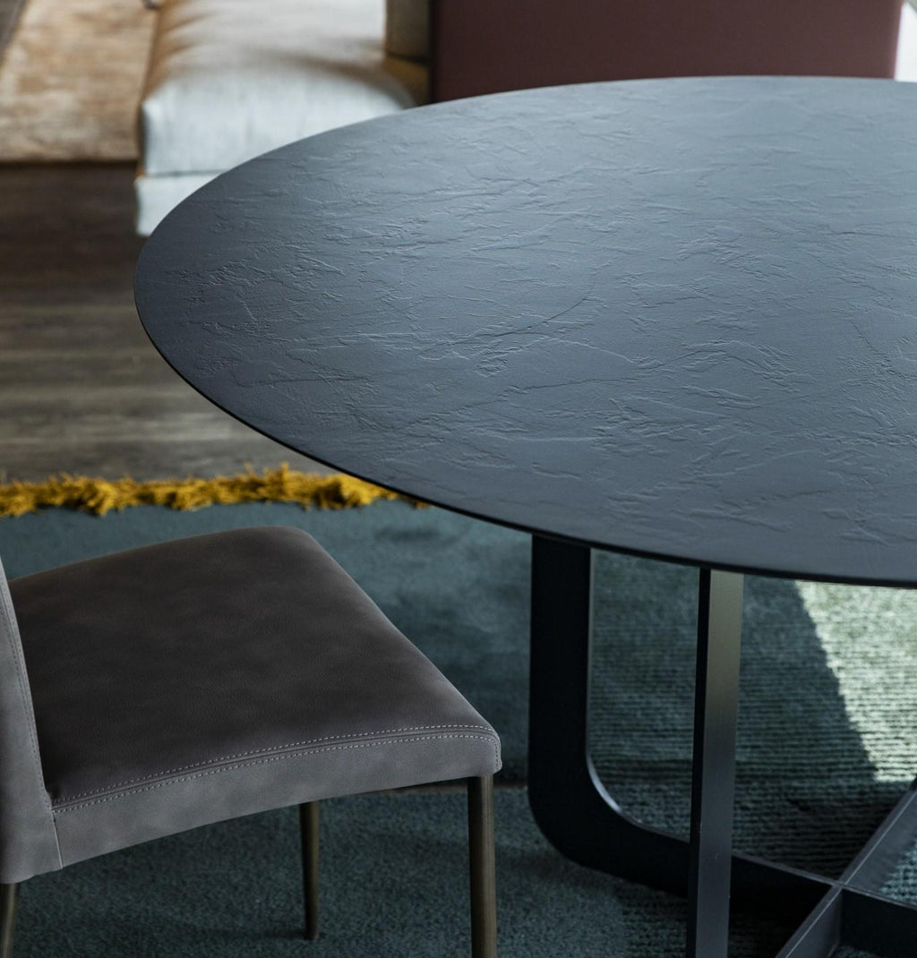 https://a.1stdibscdn.com/stone-dark-brown-settanta-round-dining-table-by-disain1971-for-sale-picture-8/f_12192/f_481019321766592787351/4_SETTANTA_1400_Nero_Tavolo_Tondo_Dining_Table_detail_Disain1971_master.jpg