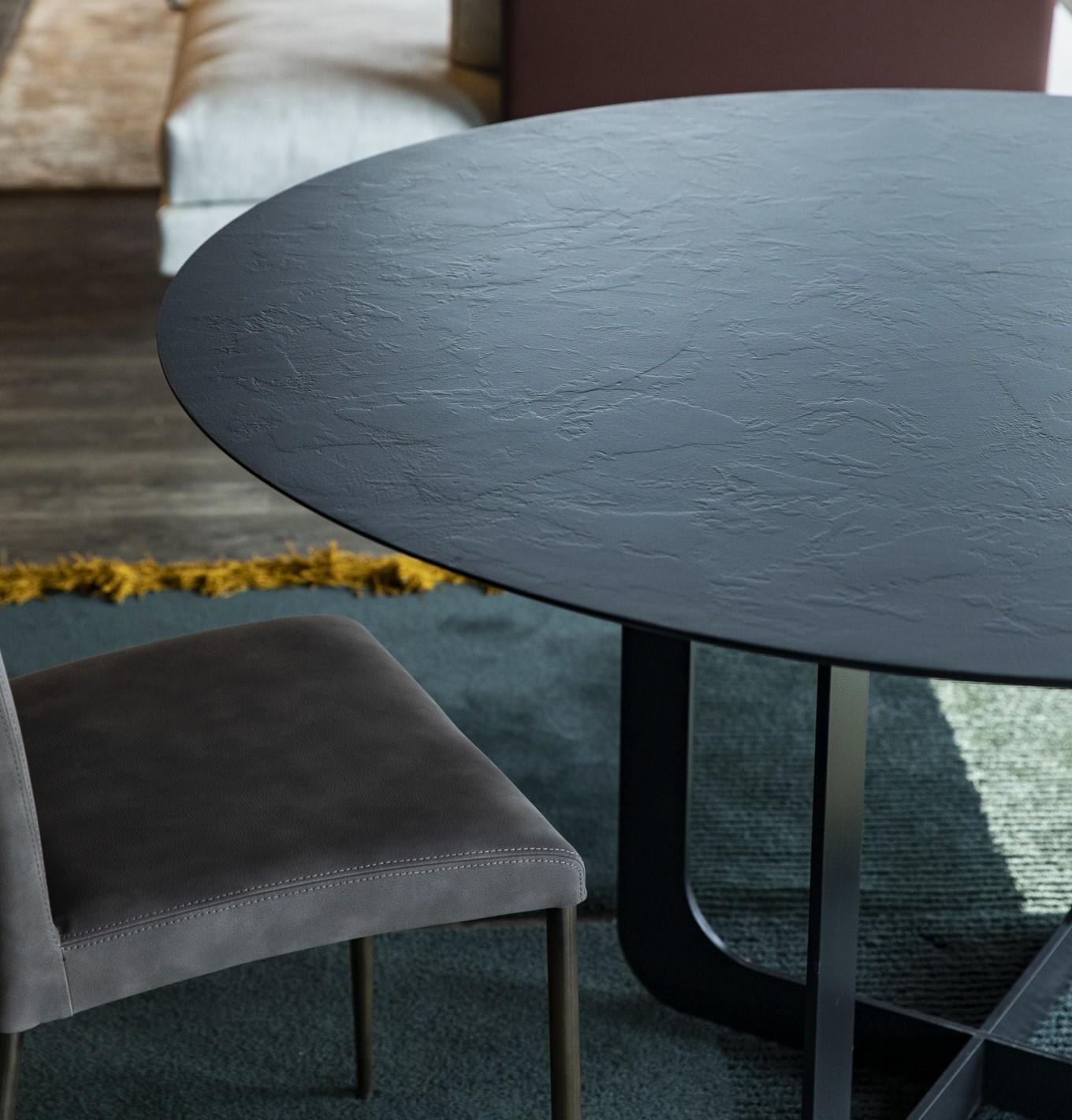 https://a.1stdibscdn.com/stone-dark-brown-settanta-round-dining-table-by-disain1971-for-sale-picture-8/f_12192/f_481019321766592787351/4_SETTANTA_1400_Nero_Tavolo_Tondo_Dining_Table_detail_Disain1971_master.jpg