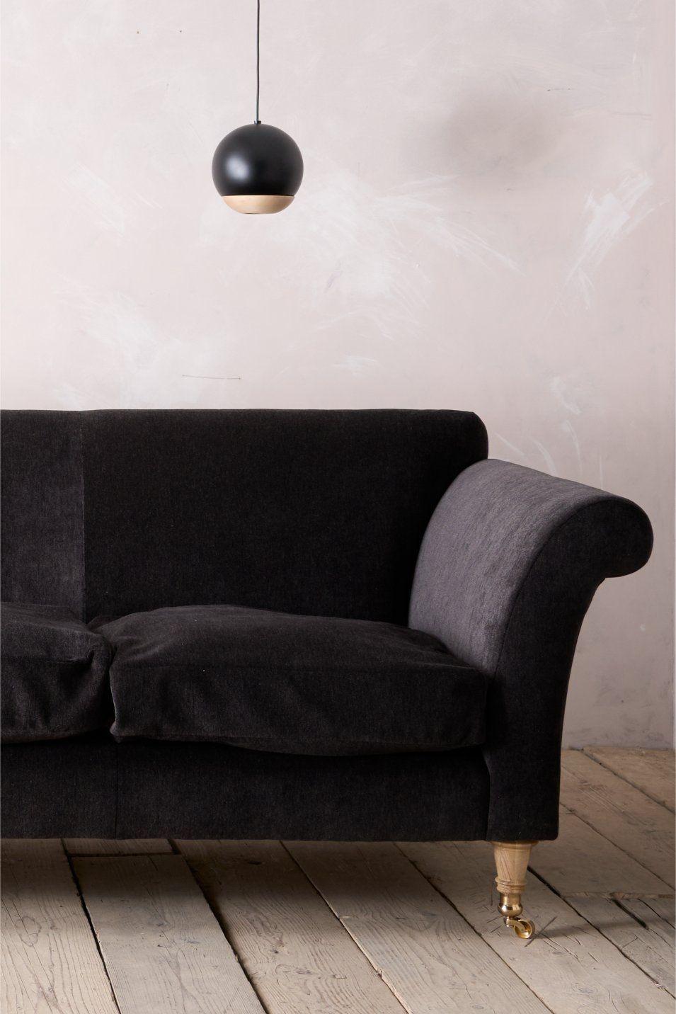 https://a.1stdibscdn.com/the-roskrow-sofa-for-sale-picture-4/f_68092/f_404216221719852533086/4_TRIALBEDROOM6125_master.jpeg