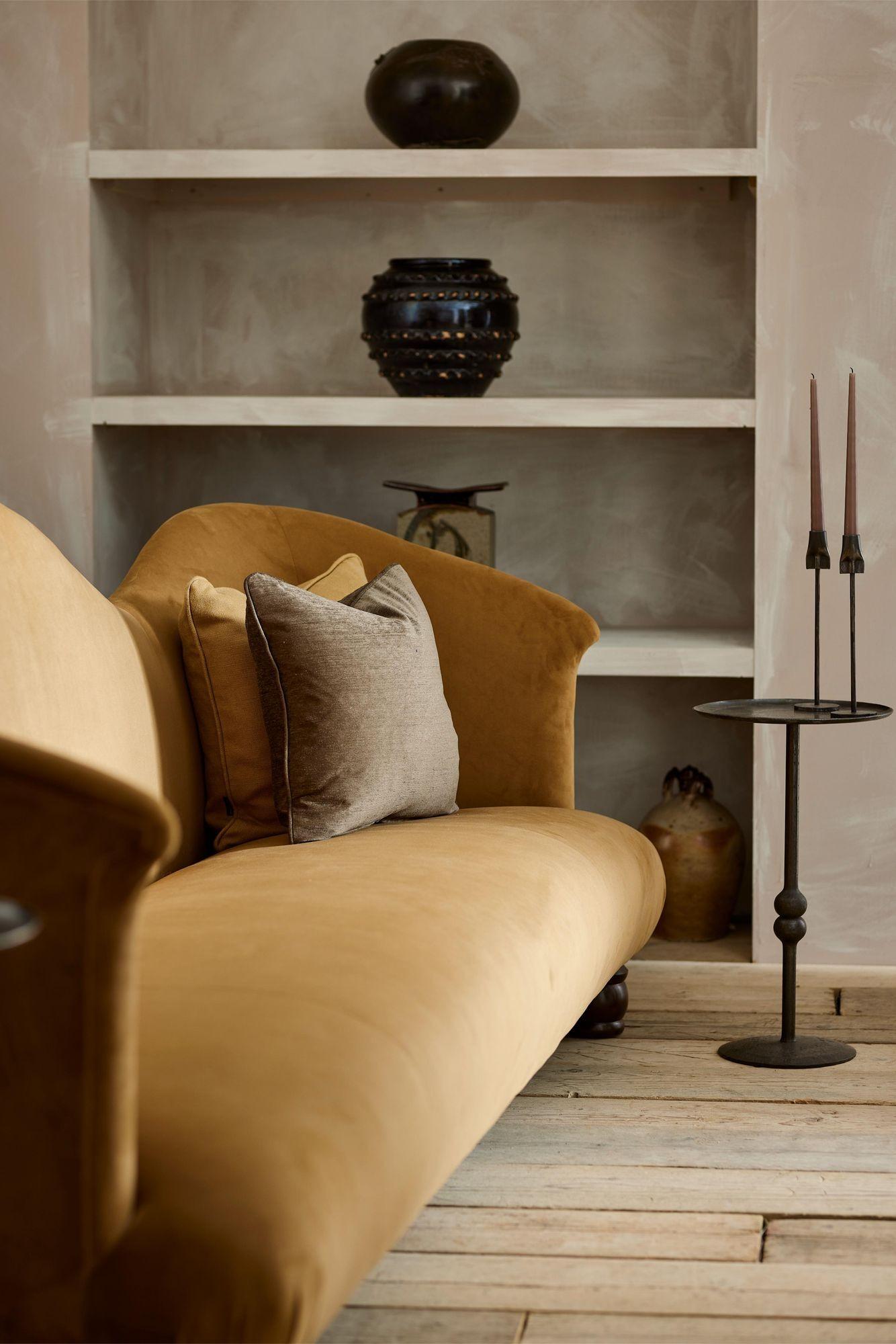 https://a.1stdibscdn.com/the-jaipur-sofa-for-sale-picture-5/f_68092/f_365481121709674354828/4_Tallboy0273_master.jpeg