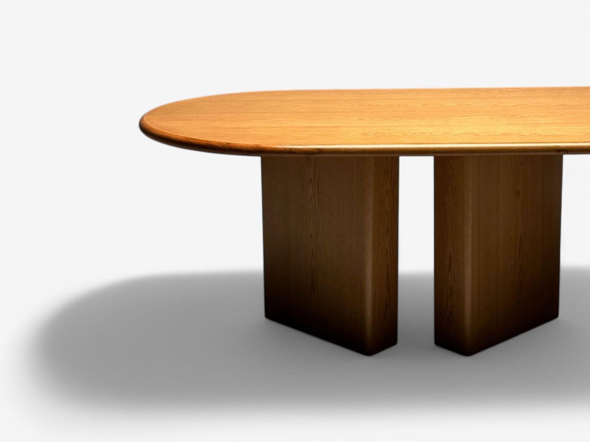 https://a.1stdibscdn.com/organic-modern-solid-oak-handcrafted-pedestal-oval-dining-table-21st-c-for-sale-picture-5/f_8632/f_462275621754942087643/4_ecm_4614_IMAGE_1684544641759_1700675218145_1_fullGallery_1737657028641_IMG_1686_Photoroom_master.jpeg