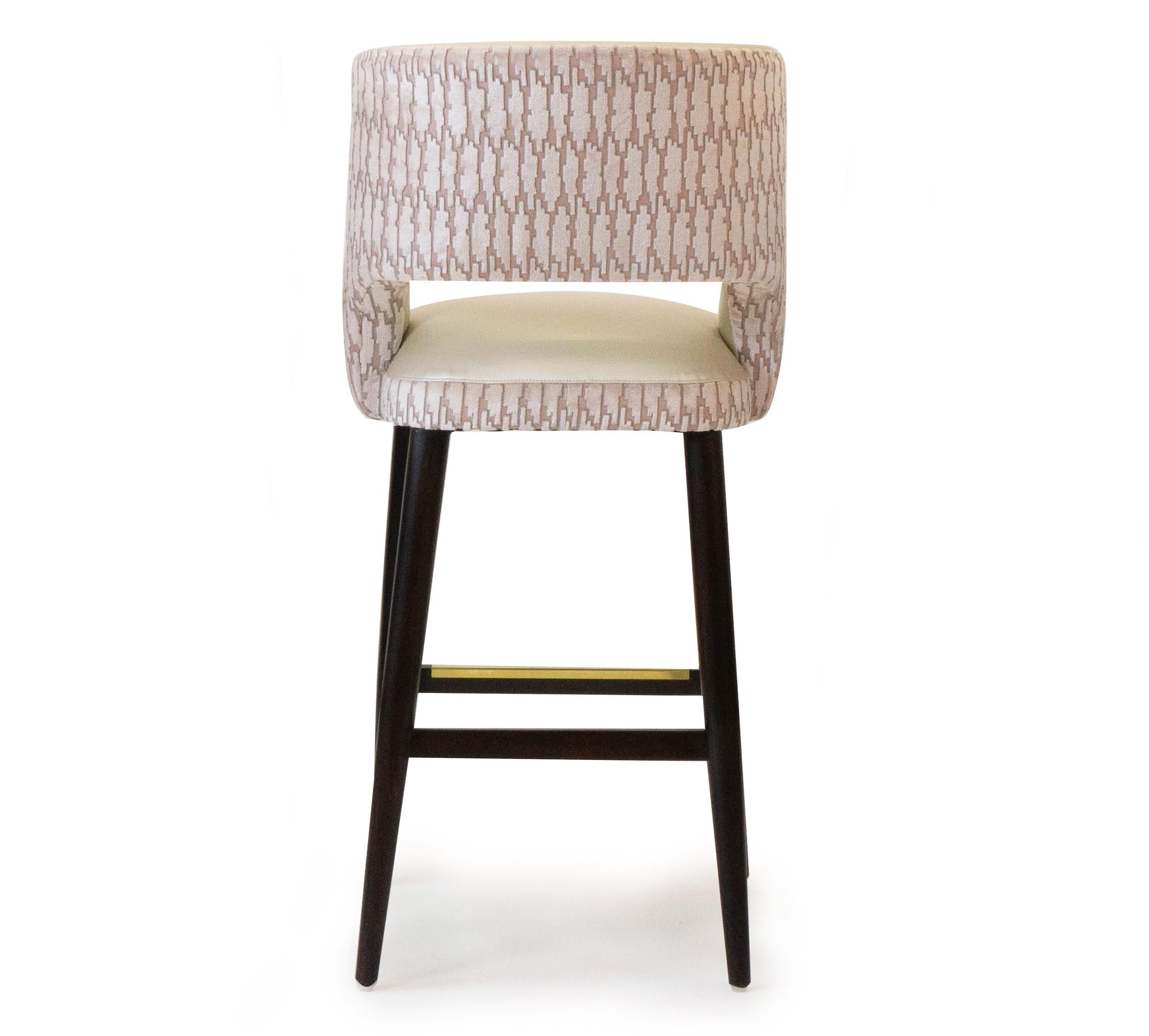 https://a.1stdibscdn.com/modern-armless-bar-or-counter-stool-with-relaxed-backrest-for-sale-picture-4/f_21233/f_218850421608569076347/4_master.jpg