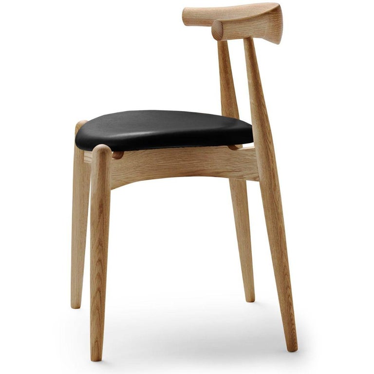 https://a.1stdibscdn.com/hans-j-wegner-ch20-chair-in-oak-black-leather-and-oil-for-carl-hansen-son-for-sale-picture-2/f_14472/f_316338121670436401690/4_master.jpg?width=768