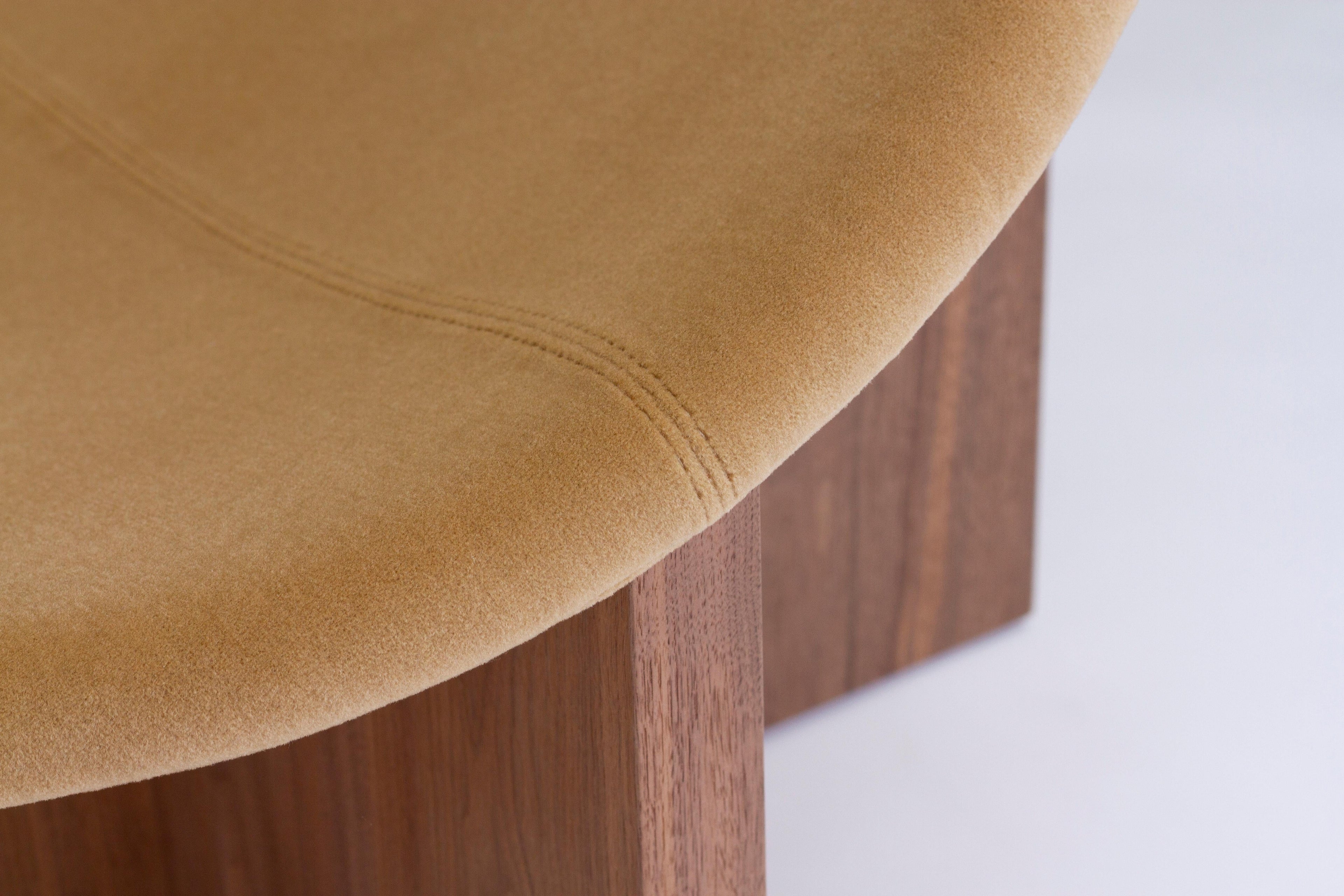 https://a.1stdibscdn.com/nido-sofa-in-solid-walnut-and-maharam-wool-velvet-upholstery-for-sale-picture-11/f_23783/f_164118111730937615044/4_master.jpg