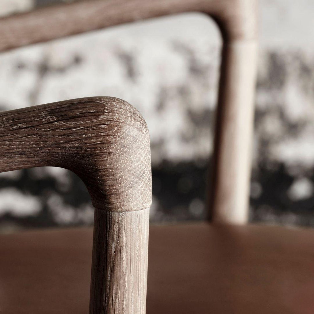 https://a.1stdibscdn.com/ow149-colonial-chair-in-walnut-black-leather-and-oil-for-carl-hansen-son-for-sale-picture-7/f_14472/f_316674221670624299181/4_master.jpg