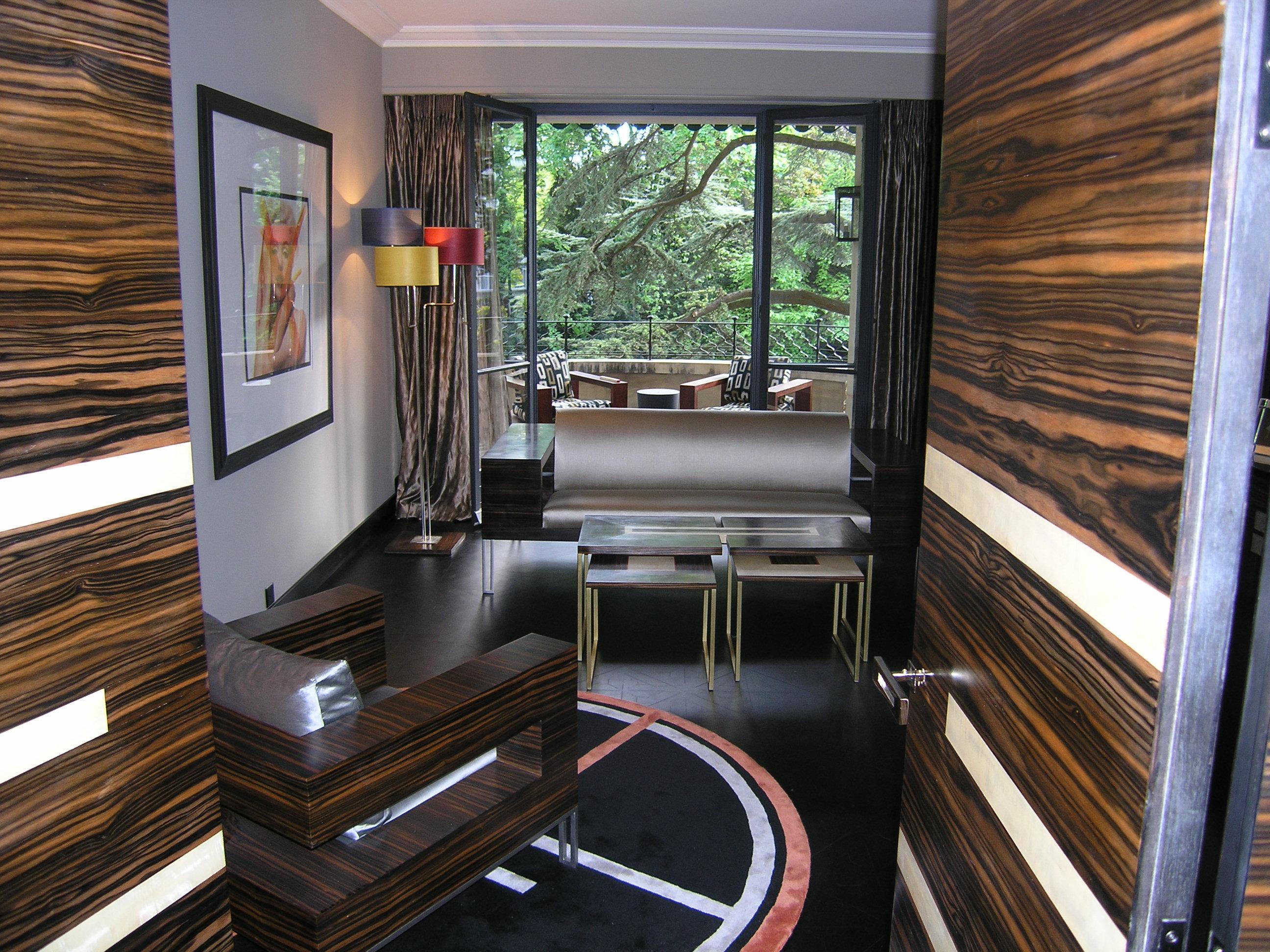 https://a.1stdibscdn.com/reflet-sofa-in-ebony-and-sycomore-wood-multifonctions-by-aymeric-lefort-for-sale-picture-4/f_17642/1534520237547/4_master.JPG