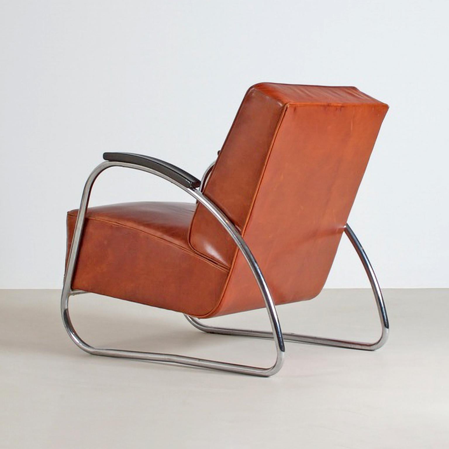 https://a.1stdibscdn.com/customizable-modernist-club-chair-by-mauser-chromed-metal-leather-upholstery-for-sale-picture-4/f_19723/f_335037921679924318821/4_master.jpg