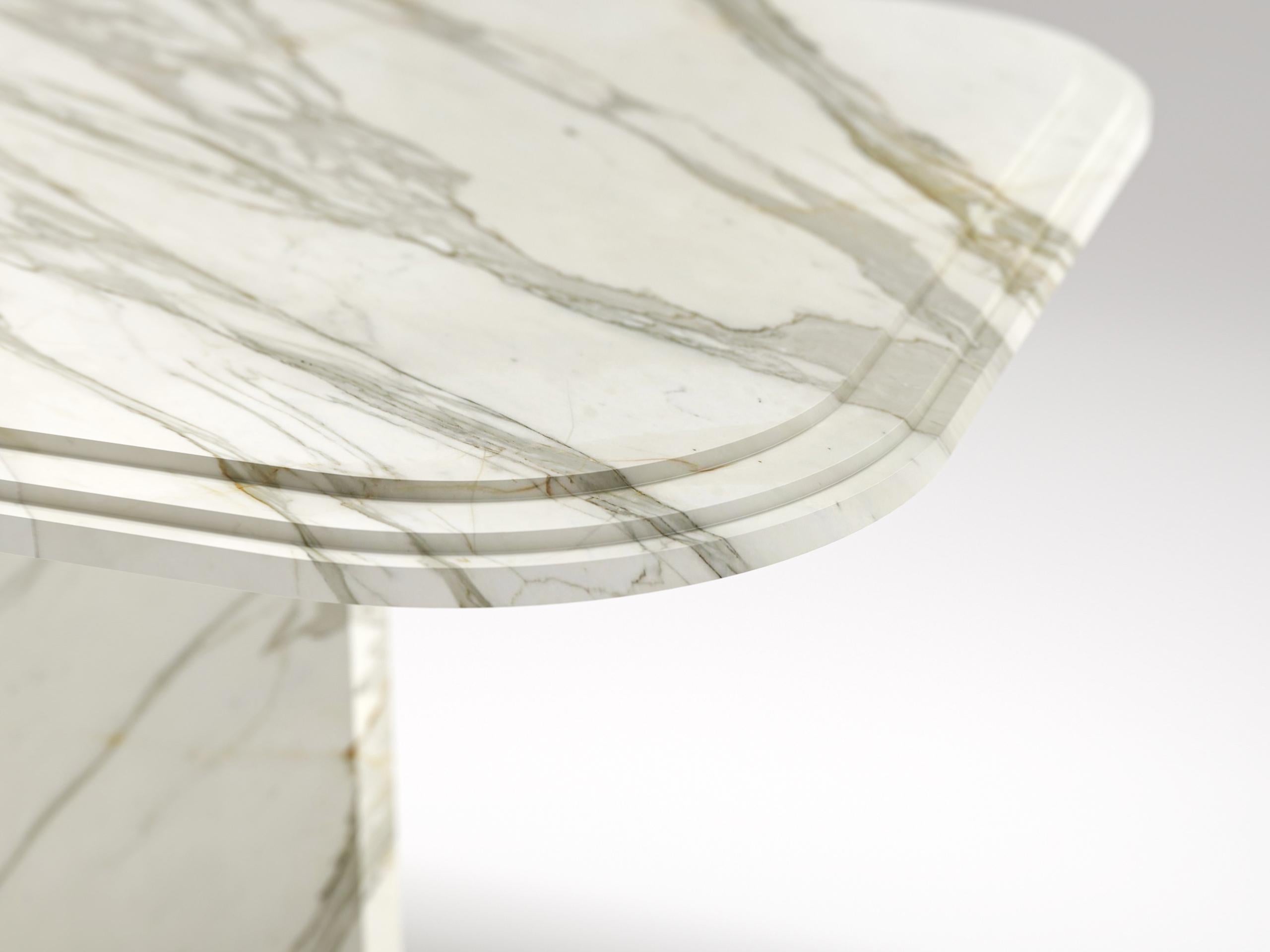 https://a.1stdibscdn.com/imperium-modern-calacatta-gold-marble-dining-table-small-version-for-sale-picture-5/f_86472/f_465289421756992709662/4_master.jpg